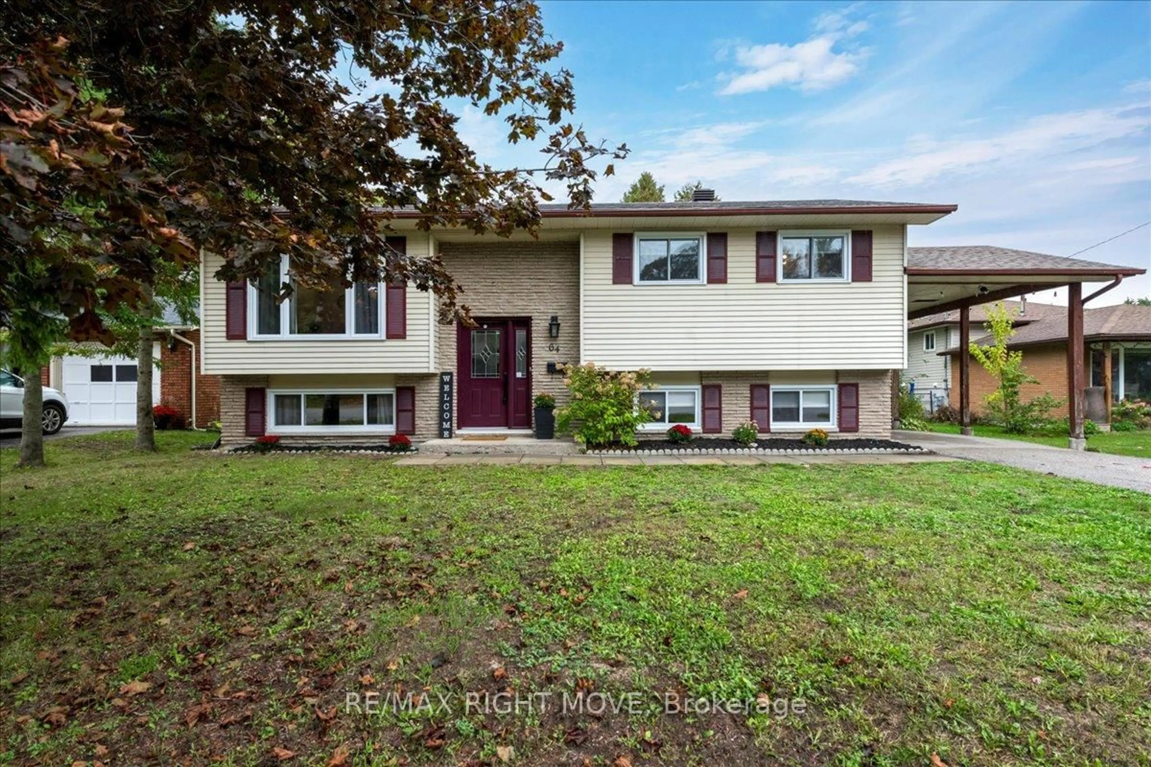 Home with vinyl exterior material, street for 64 Second St, Orillia Ontario L3V 4B4