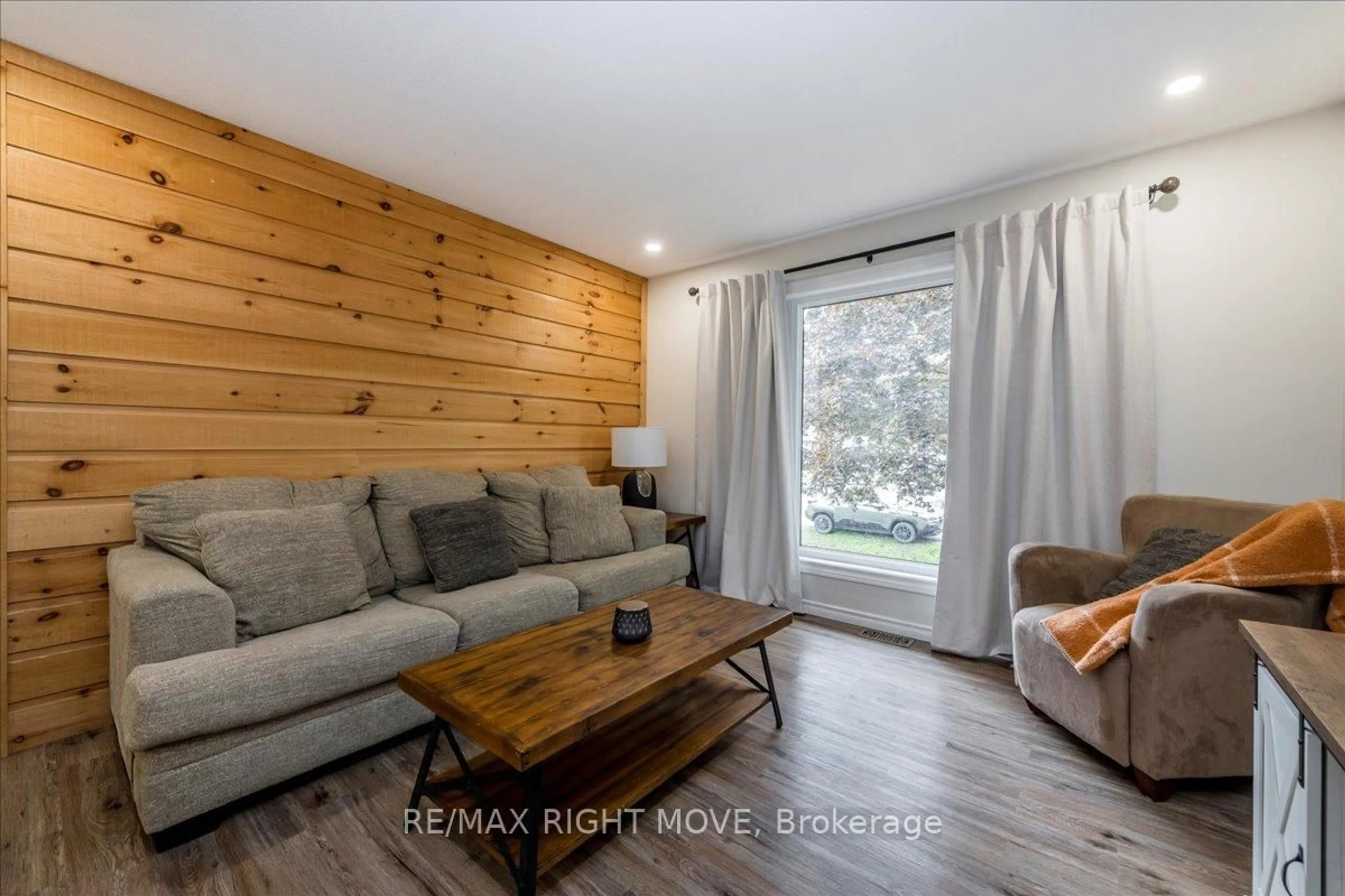 Living room with furniture, wood/laminate floor for 64 Second St, Orillia Ontario L3V 4B4