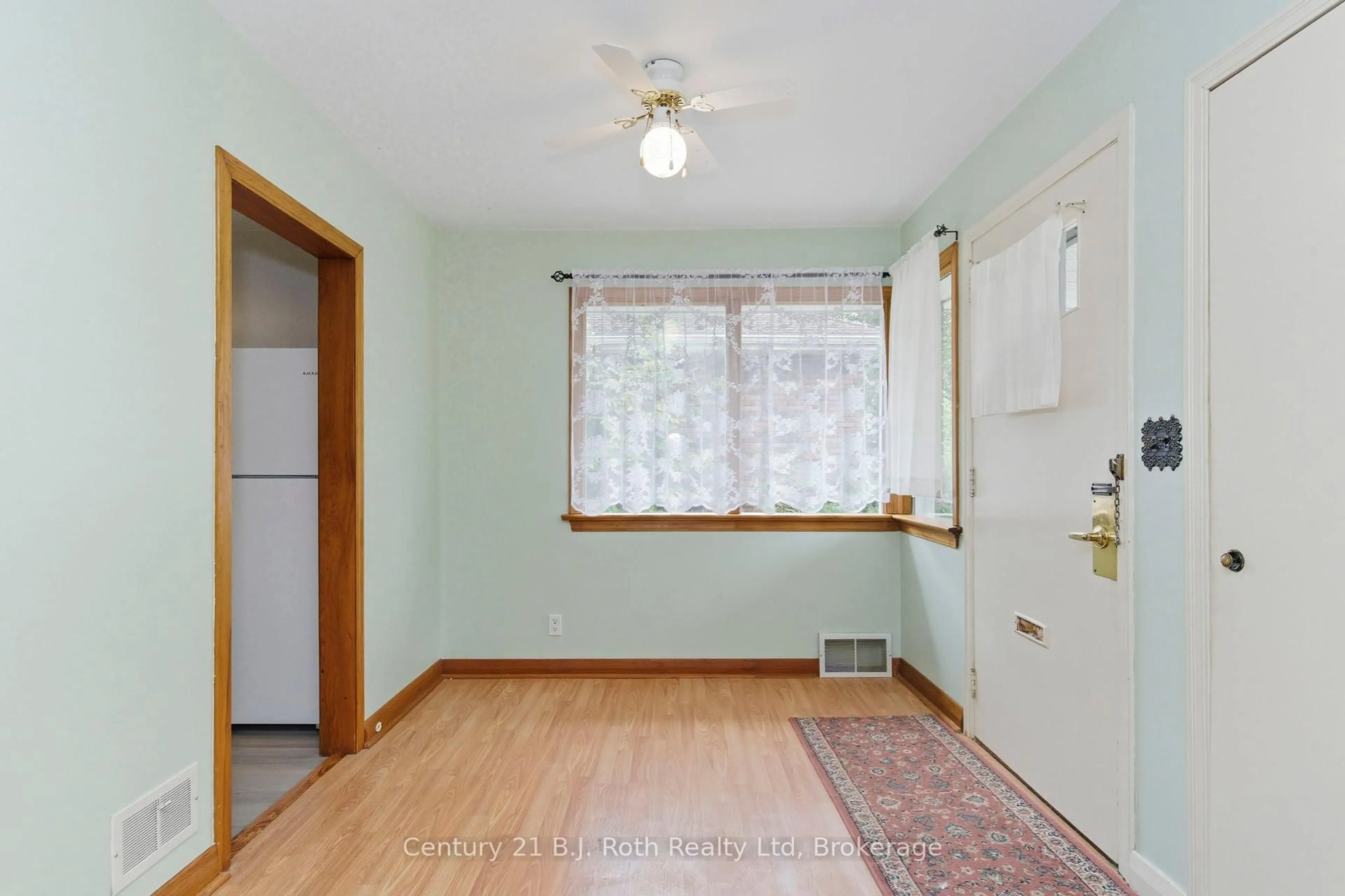 A pic of a room for 639 Yonge St, Midland Ontario L4R 2E1