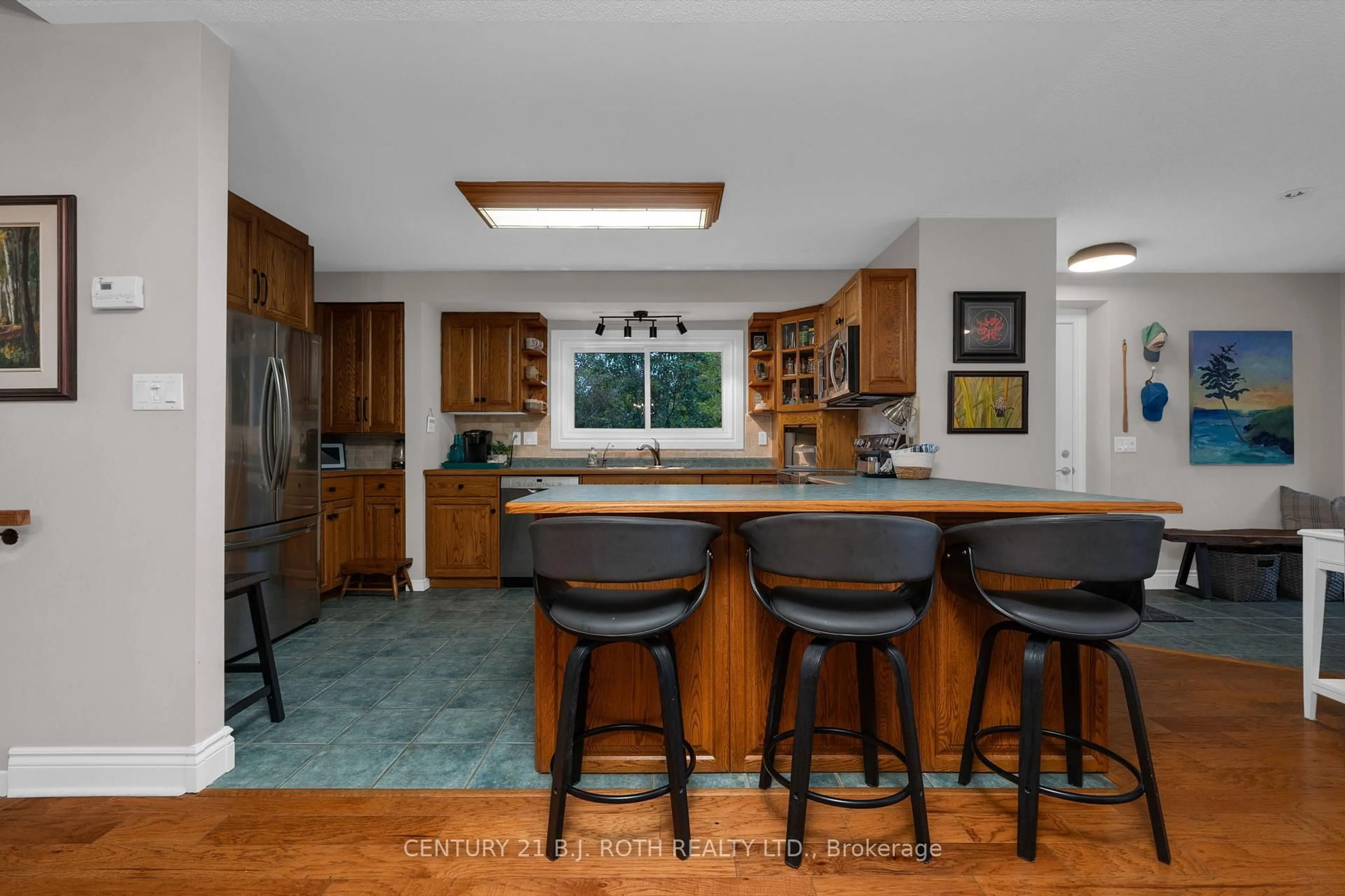 Open concept kitchen, ceramic/tile floor for 31 O'Connell Lane, Oro-Medonte Ontario L0L 2E0