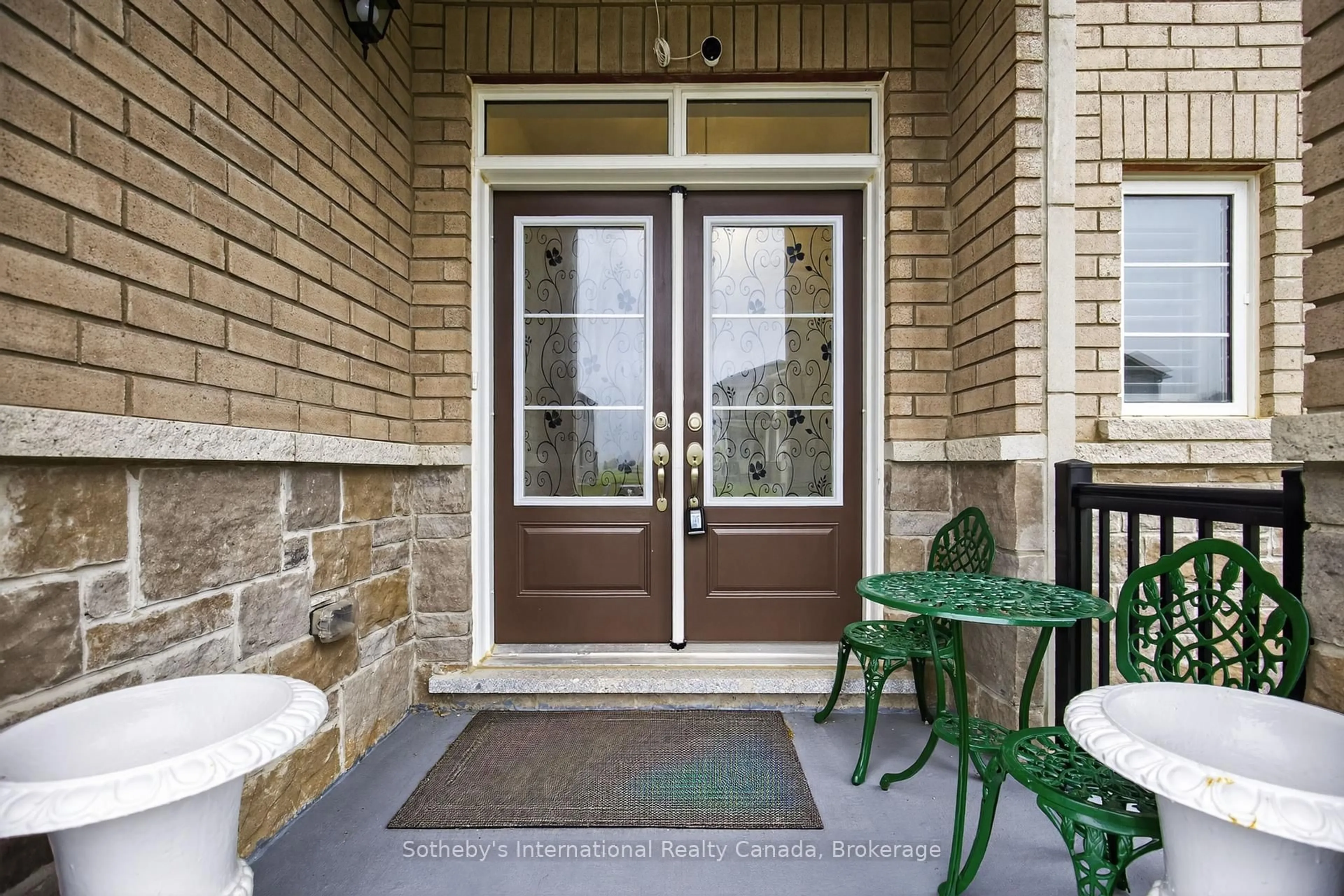 Indoor entryway for 5 Middleton Dr, Wasaga Beach Ontario L9Z 0L1