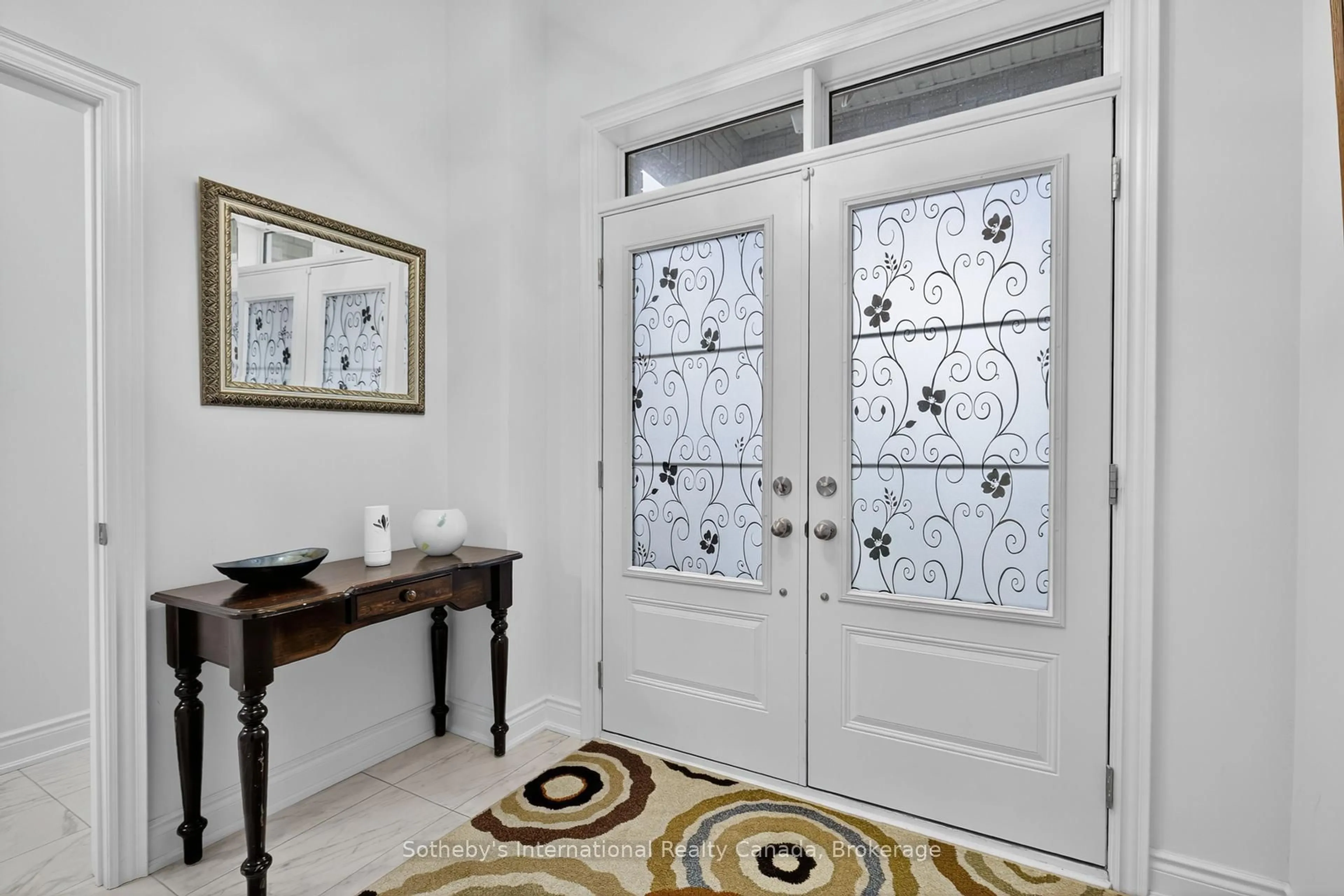 Indoor entryway for 5 Middleton Dr, Wasaga Beach Ontario L9Z 0L1