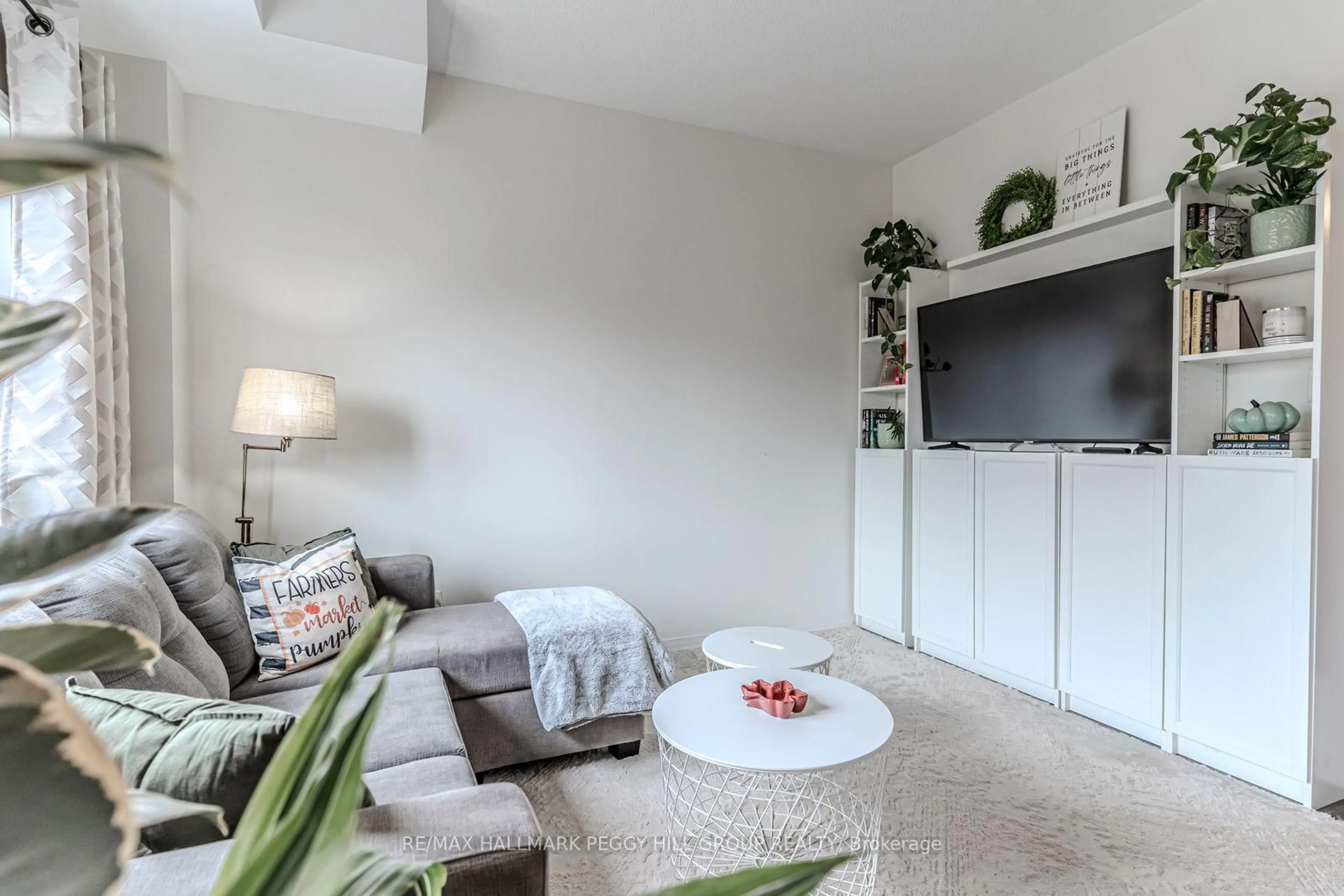 Living room with furniture, unknown for 175 Stanley St #47, Barrie Ontario L4M 0G2