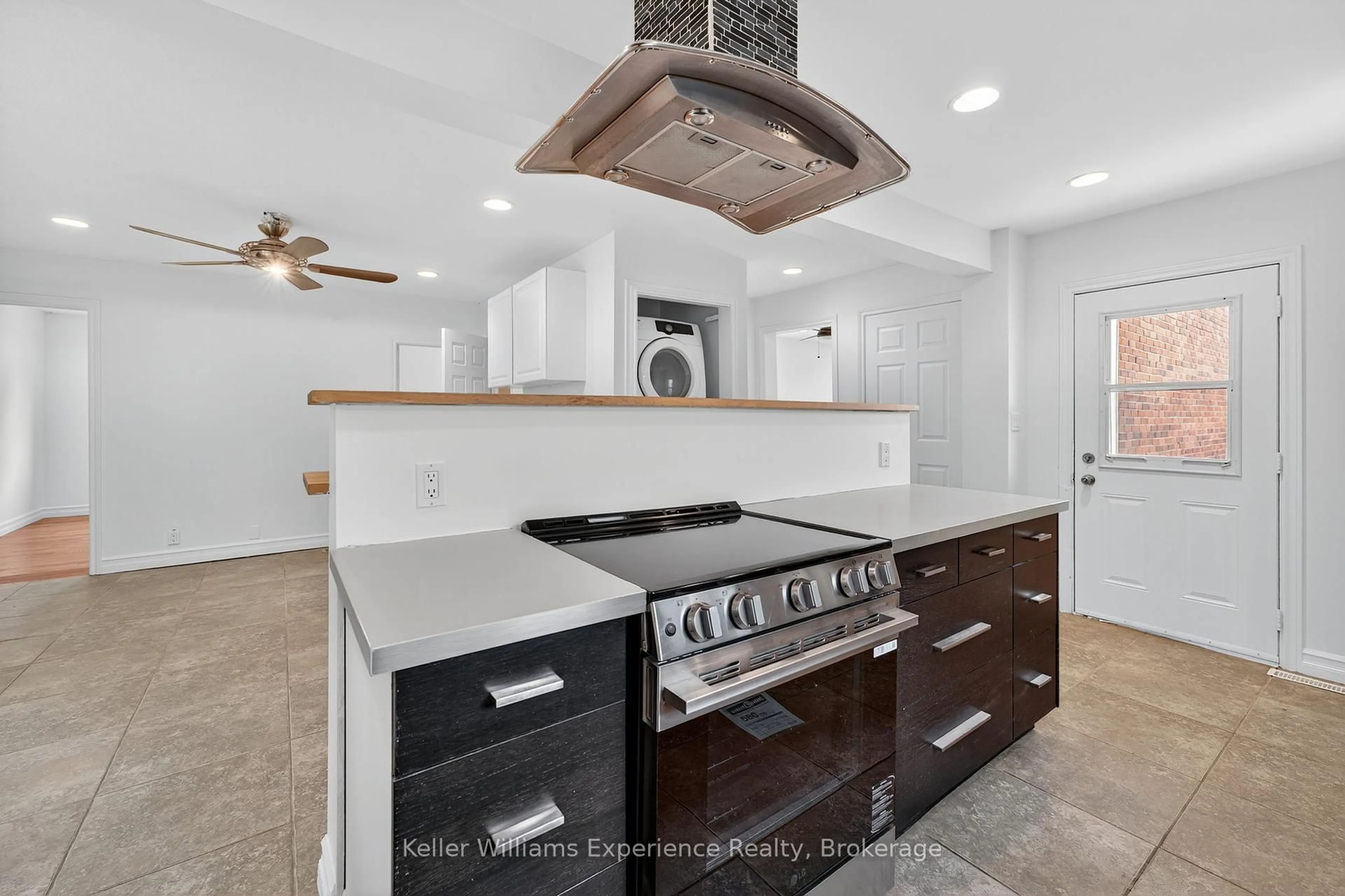 Open concept kitchen, ceramic/tile floor for 300 Harvey St, Orillia Ontario L3V 3M4