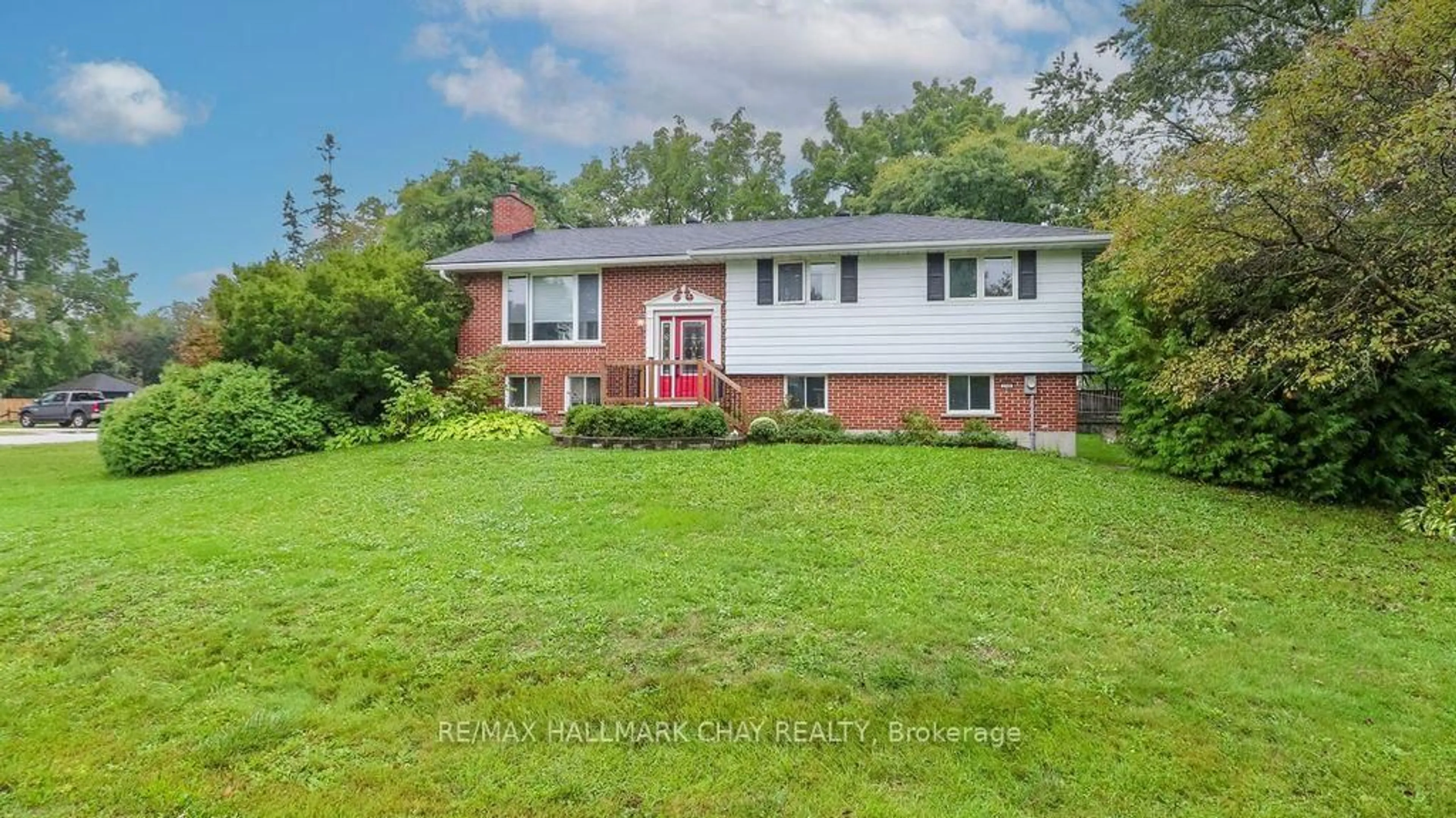 A pic from outside/outdoor area/front of a property/back of a property/a pic from drone, unknown for 250 Superior St, Clearview Ontario L0M 1S0