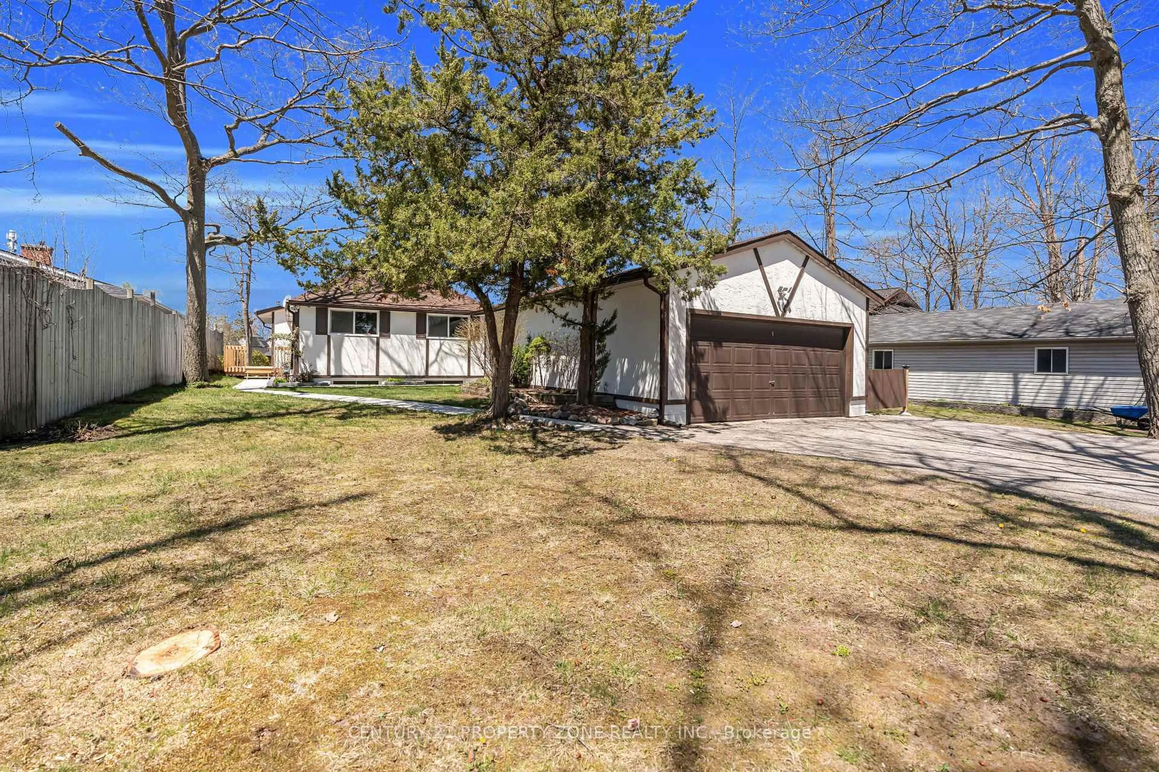 A pic from outside/outdoor area/front of a property/back of a property/a pic from drone, street for 1312 River Rd, Wasaga Beach Ontario L9Z 2W6