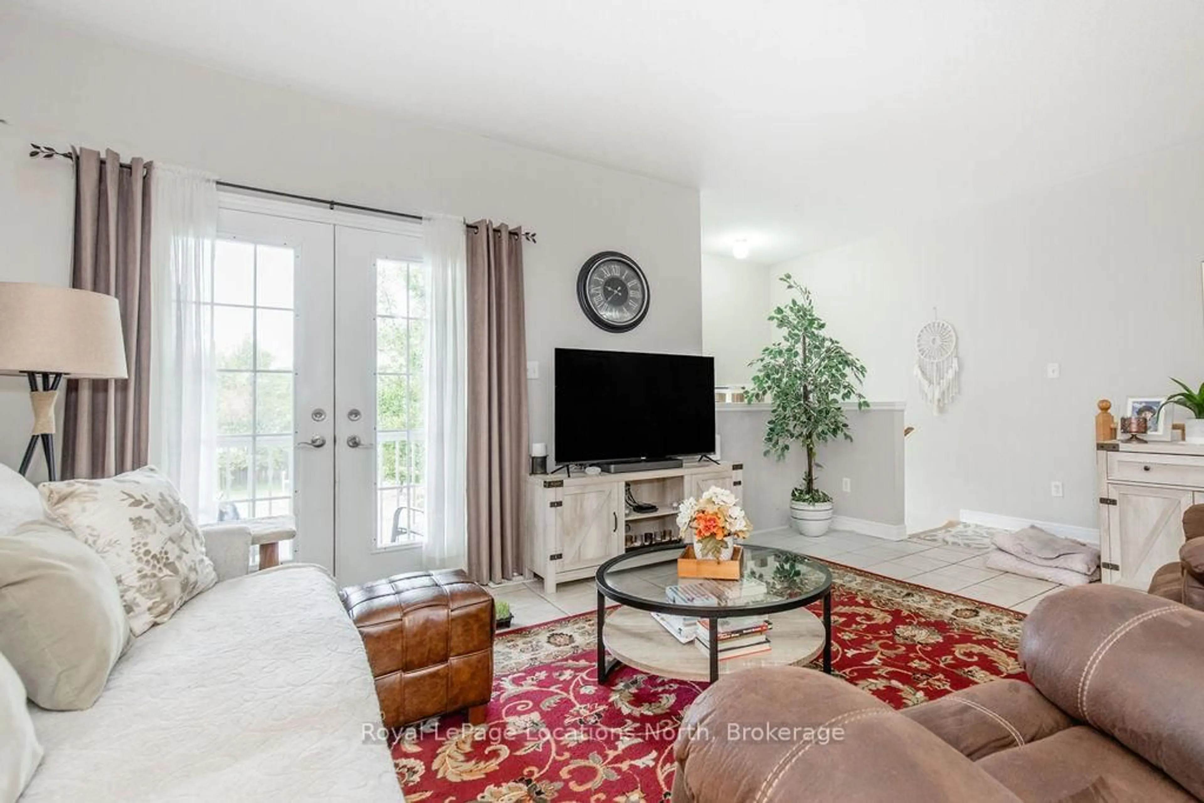Living room with furniture, unknown for 46 ADMIRAL Rd, Wasaga Beach Ontario L9Z 3C6
