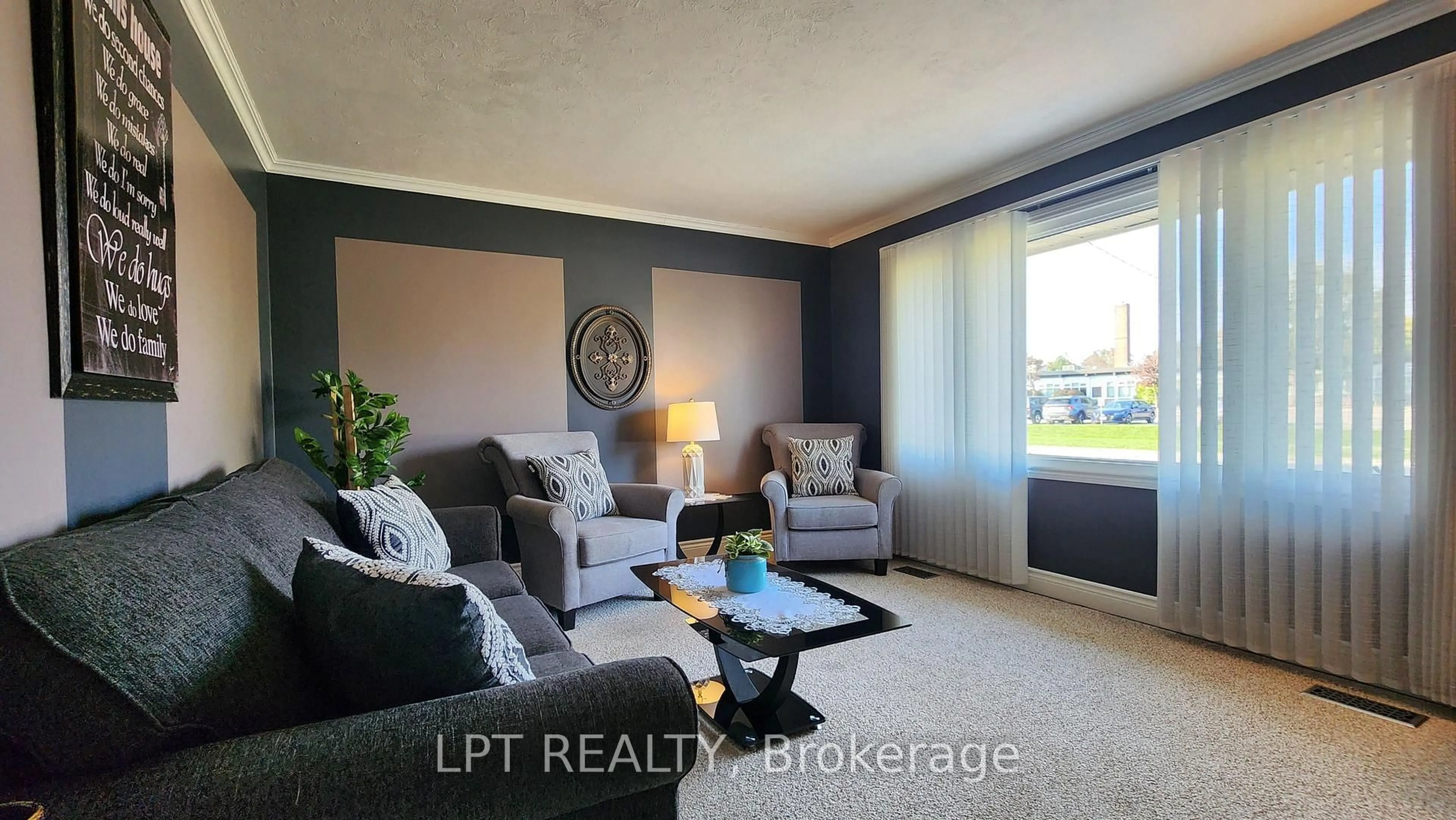 Living room with furniture, unknown for 25 Davidson St, Barrie Ontario L4M 3R9