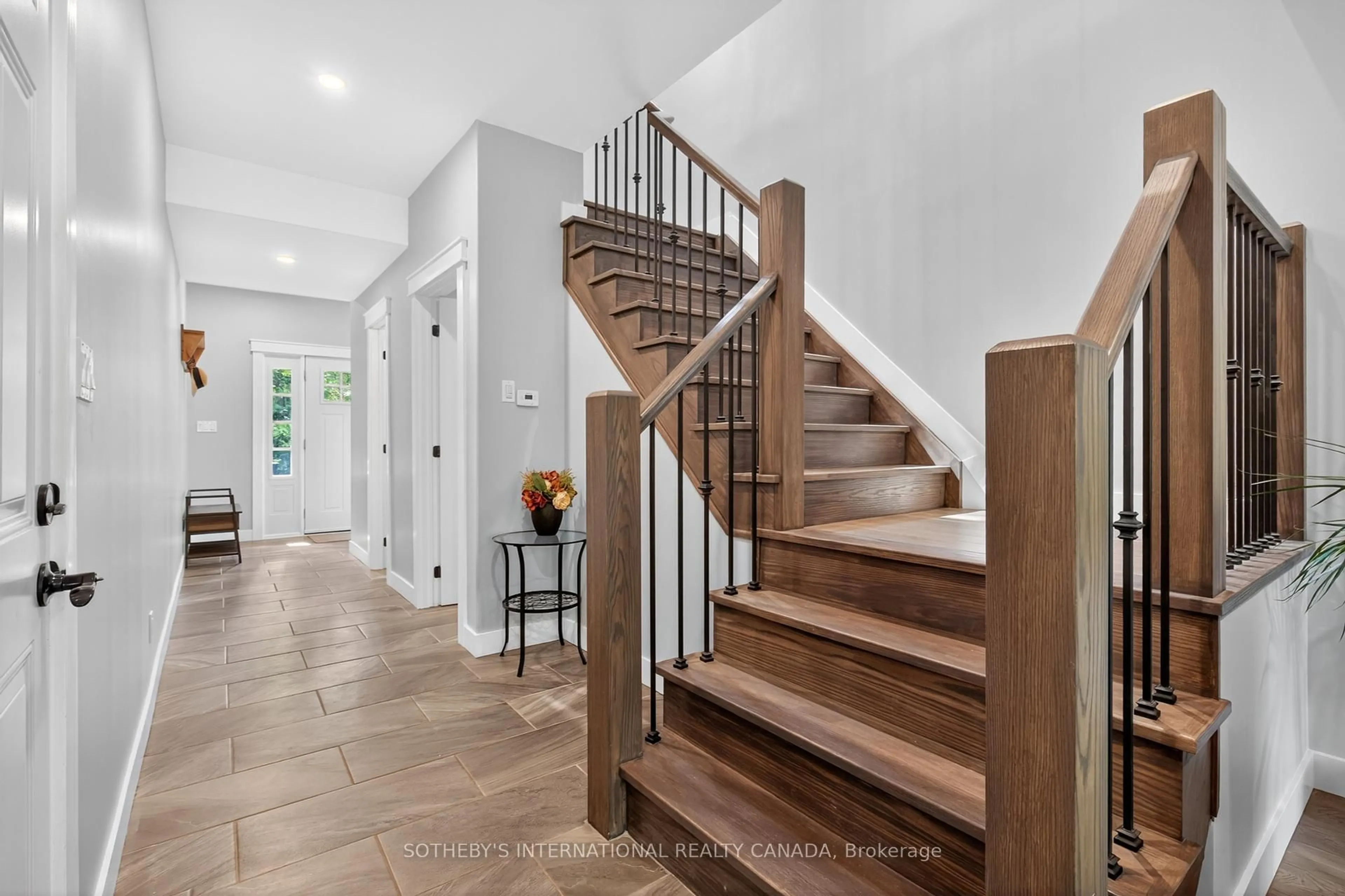Indoor entryway for 73 Wozniak Rd, Penetanguishene Ontario L9M 1W6