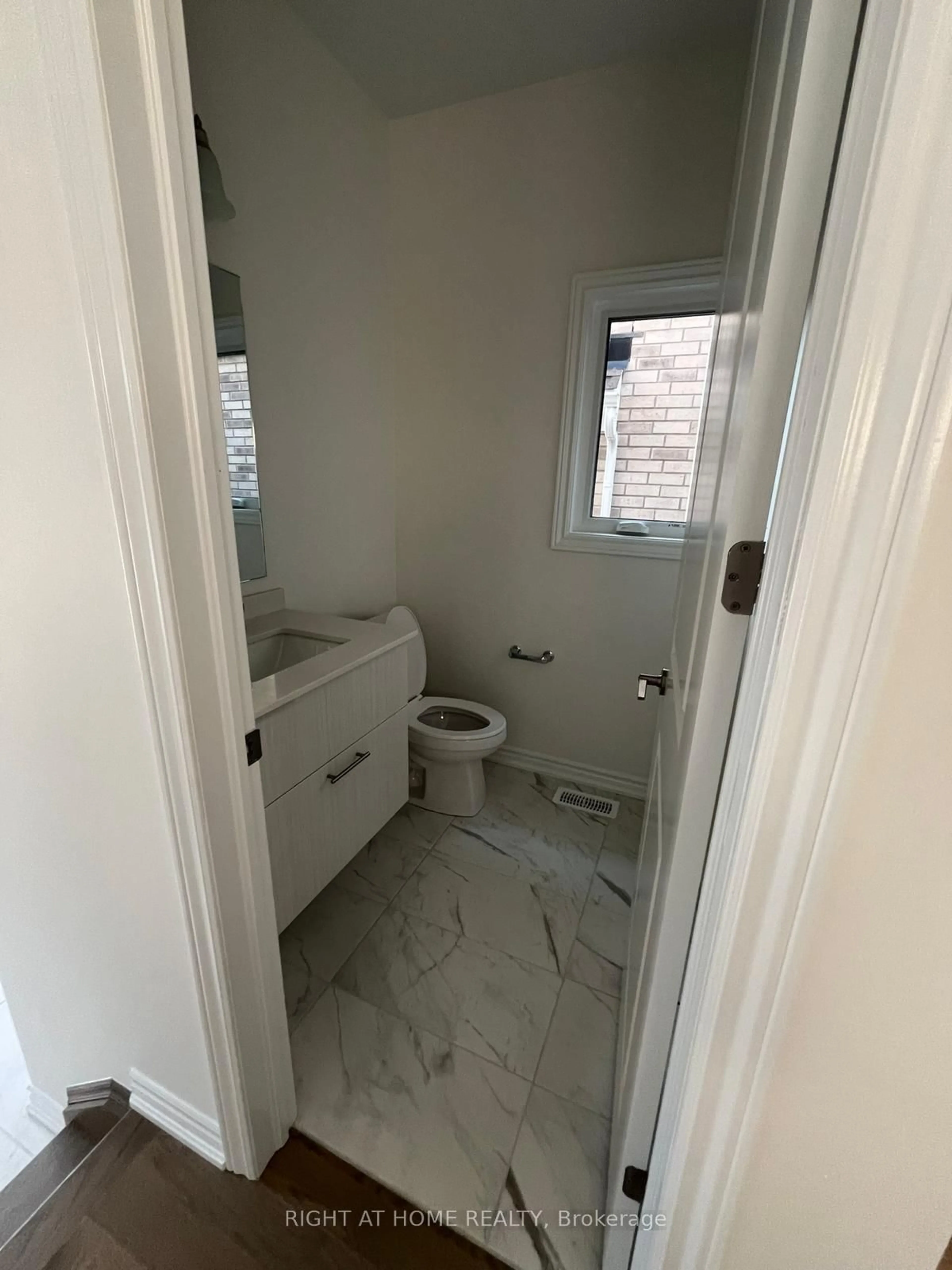 A pic of a room for 13 Gemini Dr, Barrie Ontario L9J 0H6
