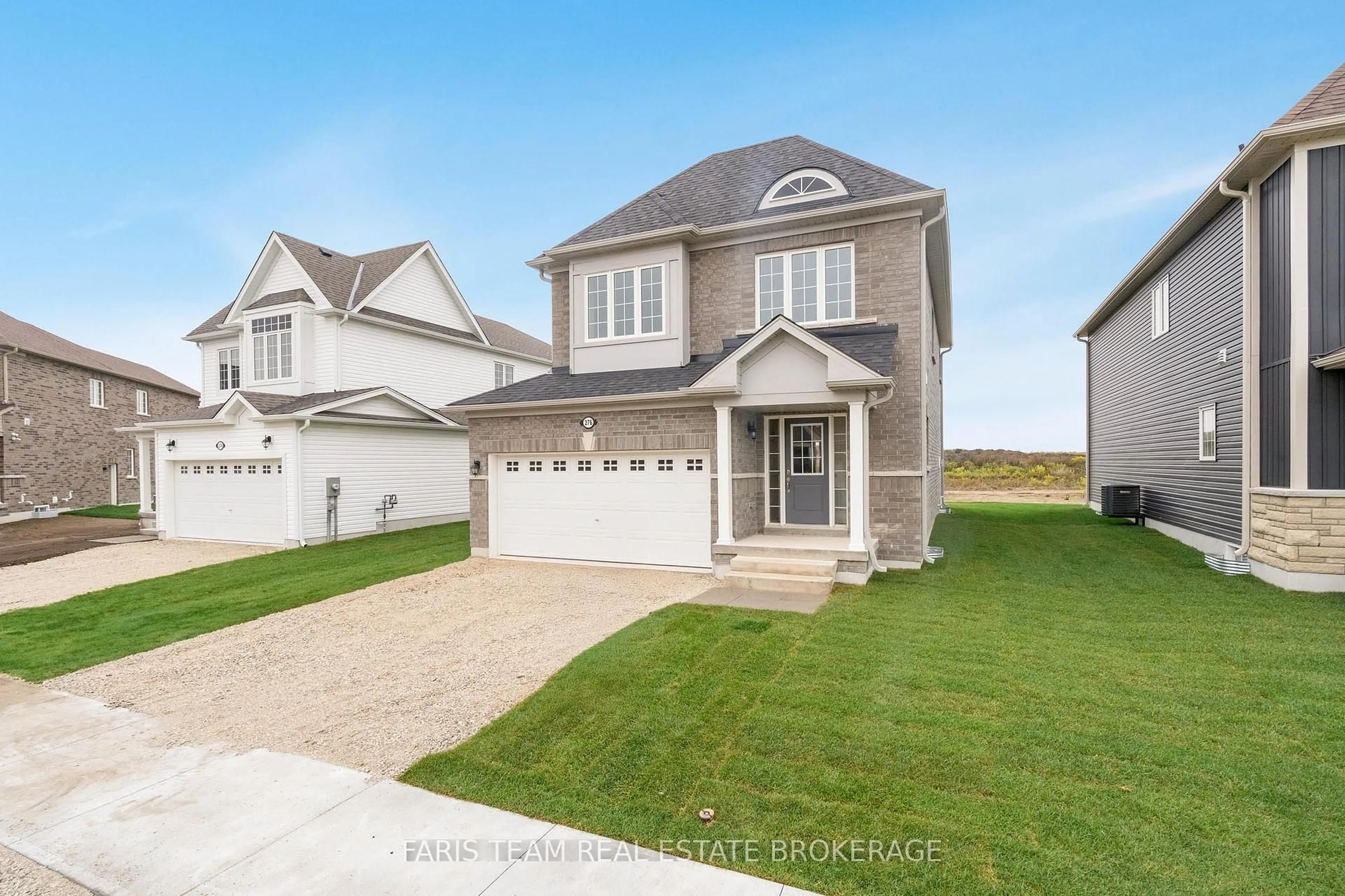 A pic from outside/outdoor area/front of a property/back of a property/a pic from drone, street for 276 Springfield Cres, Clearview Ontario L0M 1S0