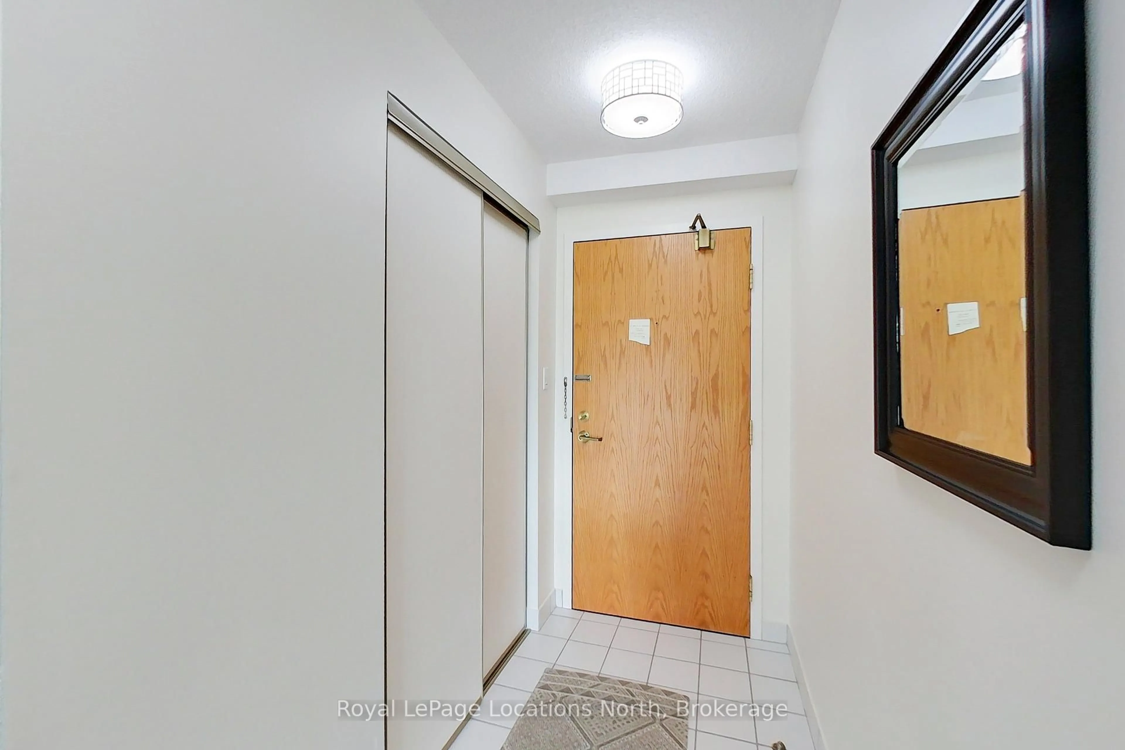 Indoor entryway for 172 Eighth St #307, Collingwood Ontario L9Y 4T2