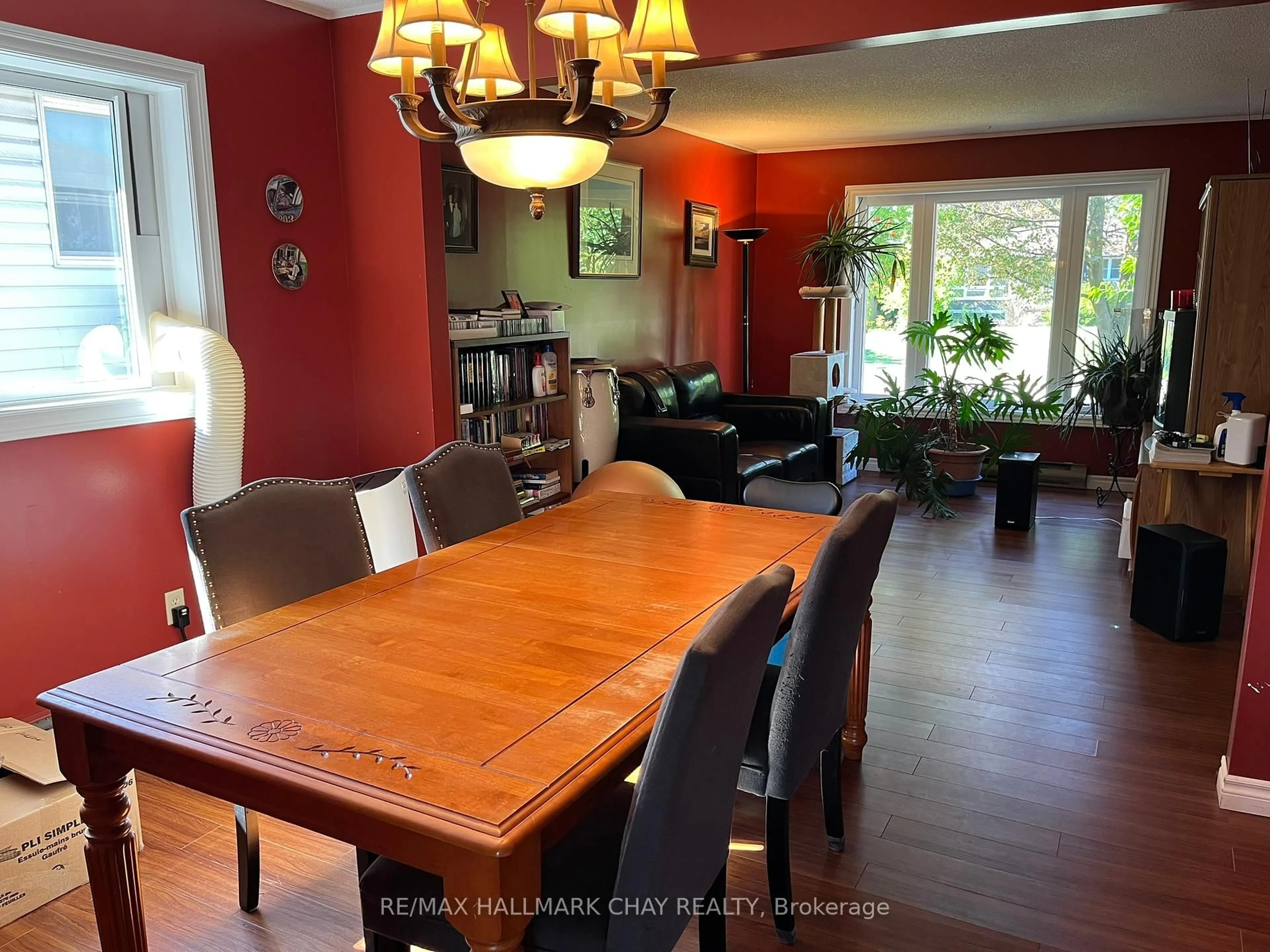 Dining room, wood/laminate floor for 129 Rose St, Barrie Ontario L4M 6C2