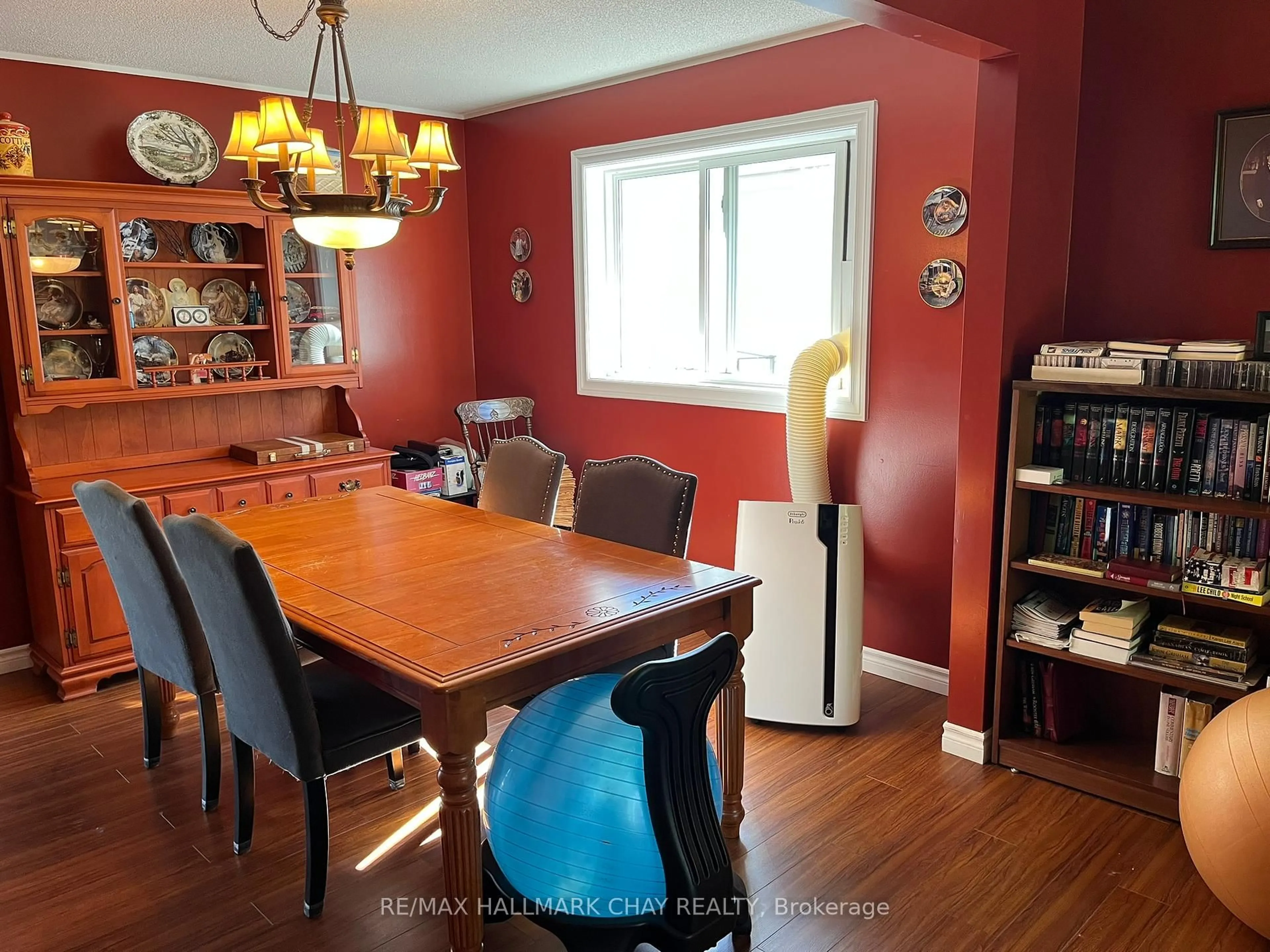 Dining room, wood/laminate floor for 129 Rose St, Barrie Ontario L4M 6C2