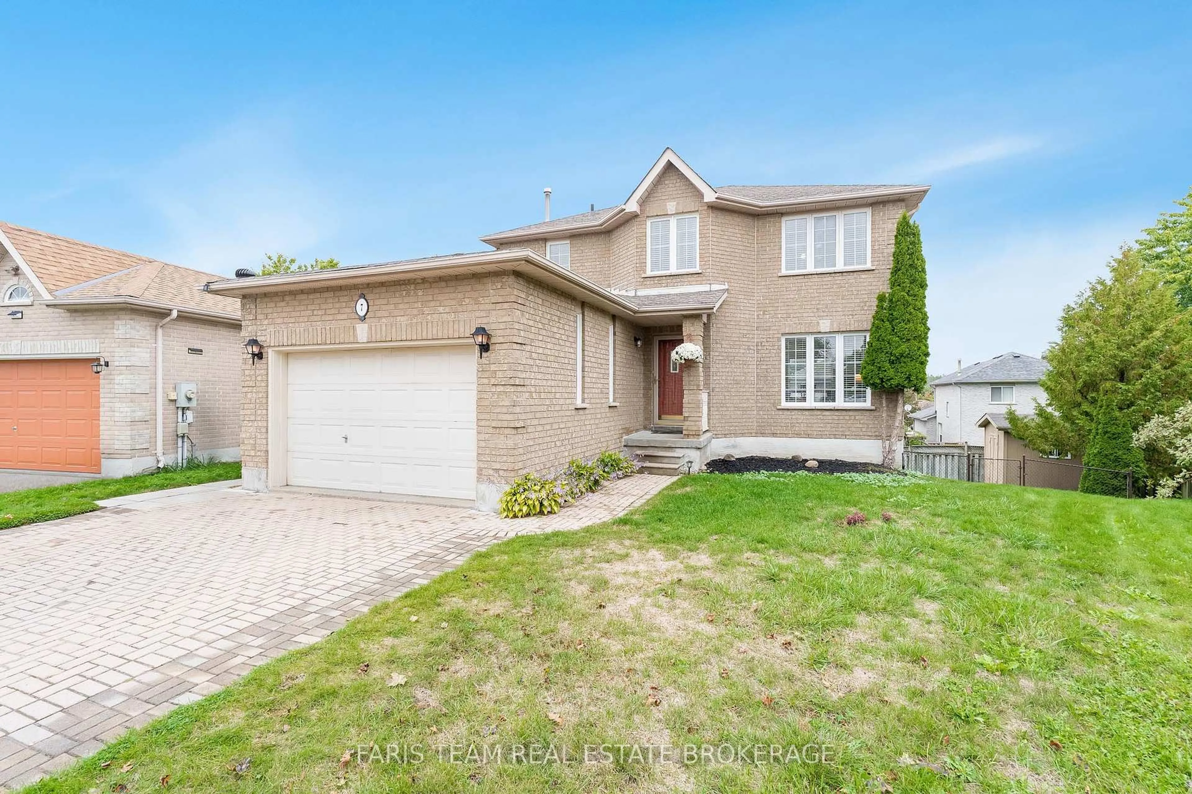 Home with brick exterior material, street for 7 Round Leaf Crt, Barrie Ontario L4N 9N3