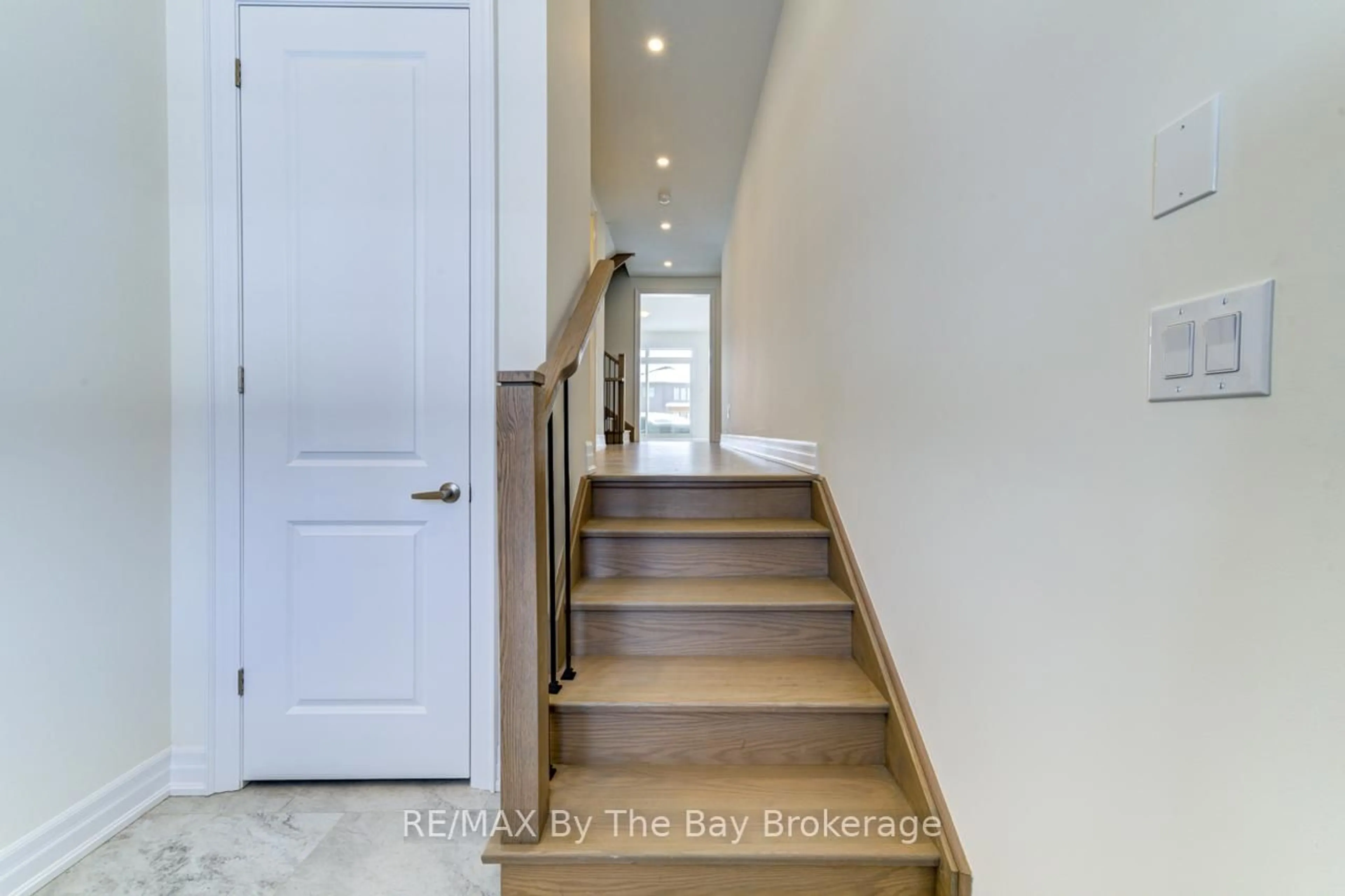 Stairs for 186 Mapleside Dr, Wasaga Beach Ontario L9Z 0L4