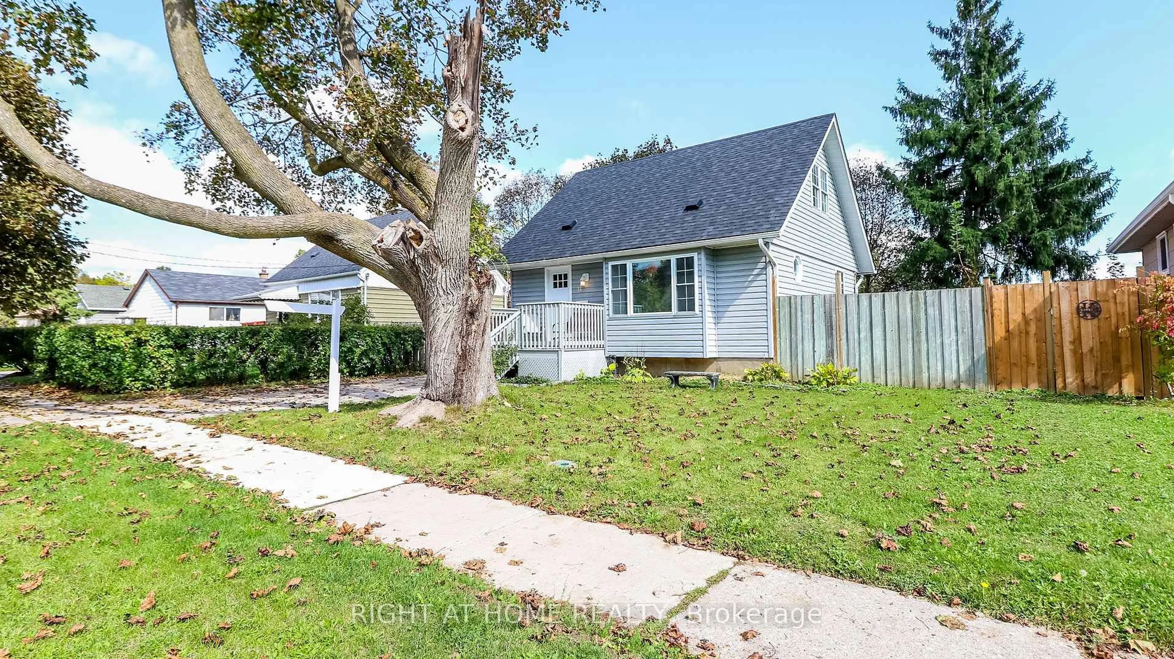 Unknown for 11 Newton St, Barrie Ontario L4M 3N2