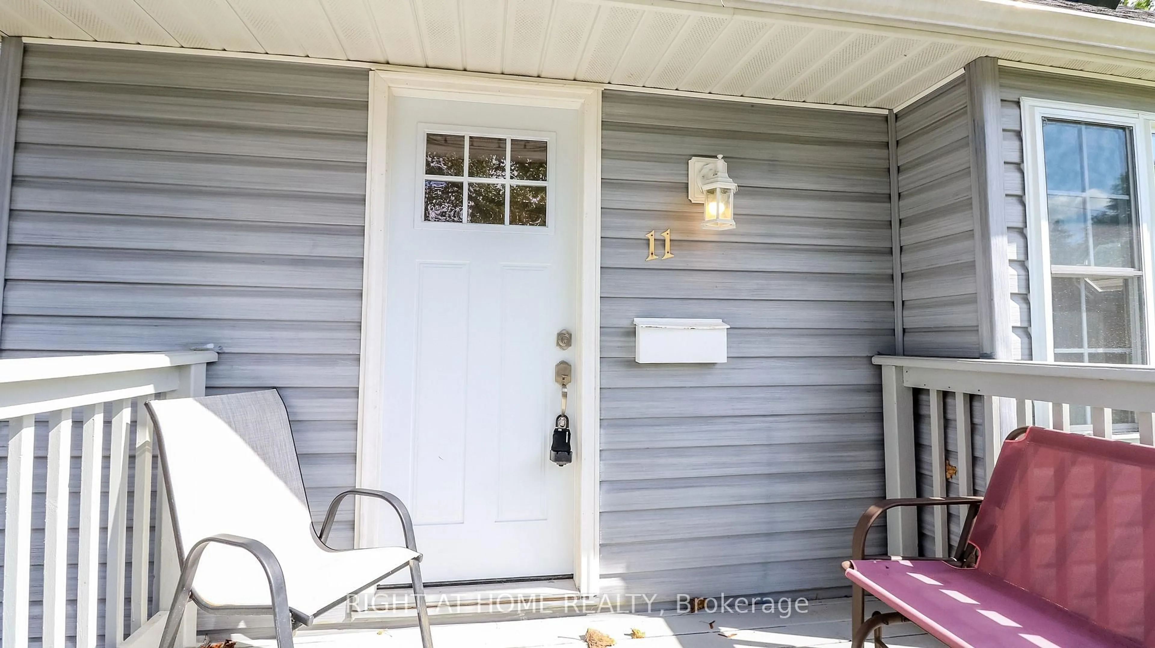 Unknown for 11 Newton St, Barrie Ontario L4M 3N2