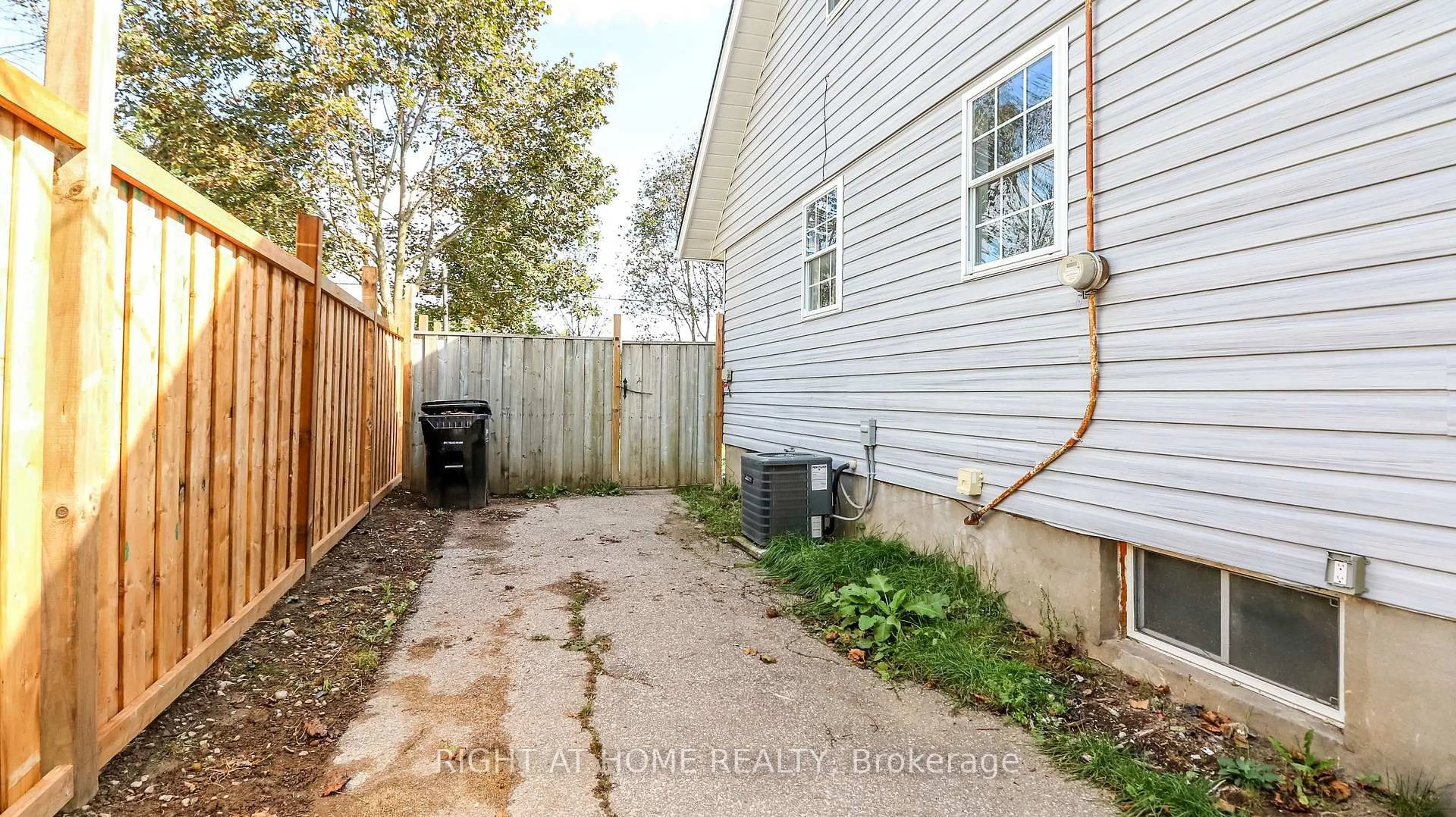 Patio, street for 11 Newton St, Barrie Ontario L4M 3N2