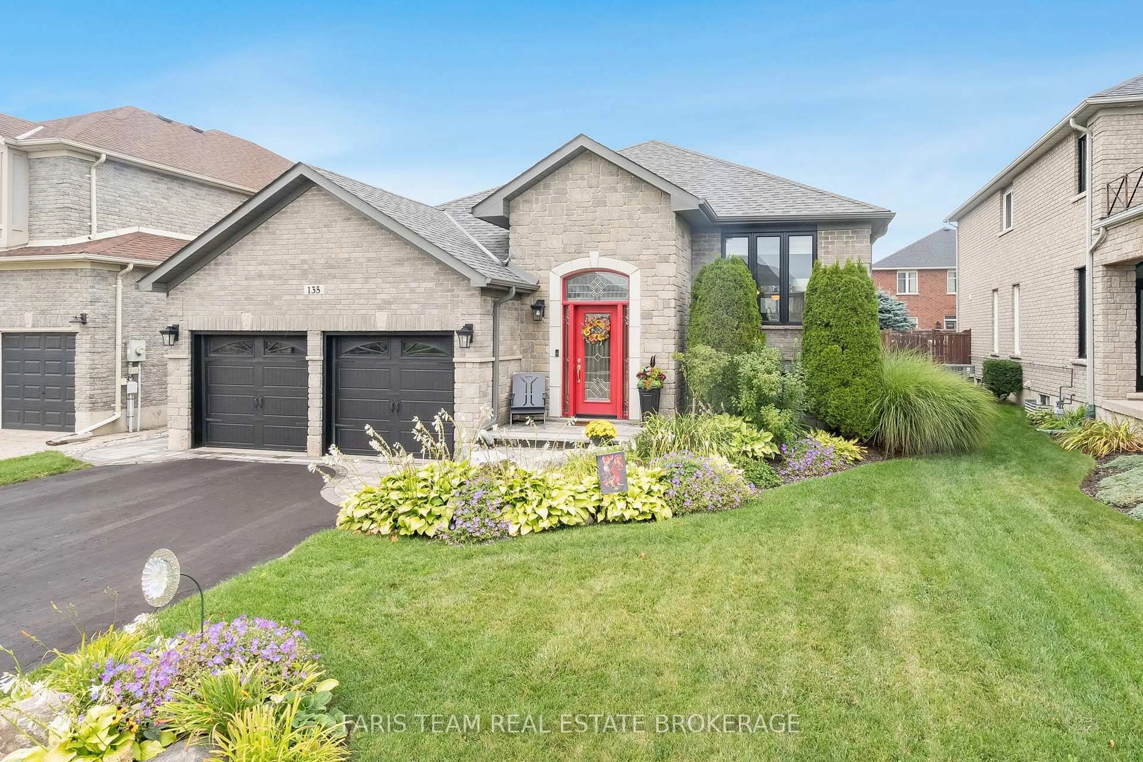Home with brick exterior material, street for 135 Sandringham Dr, Barrie Ontario L4N 0Y9