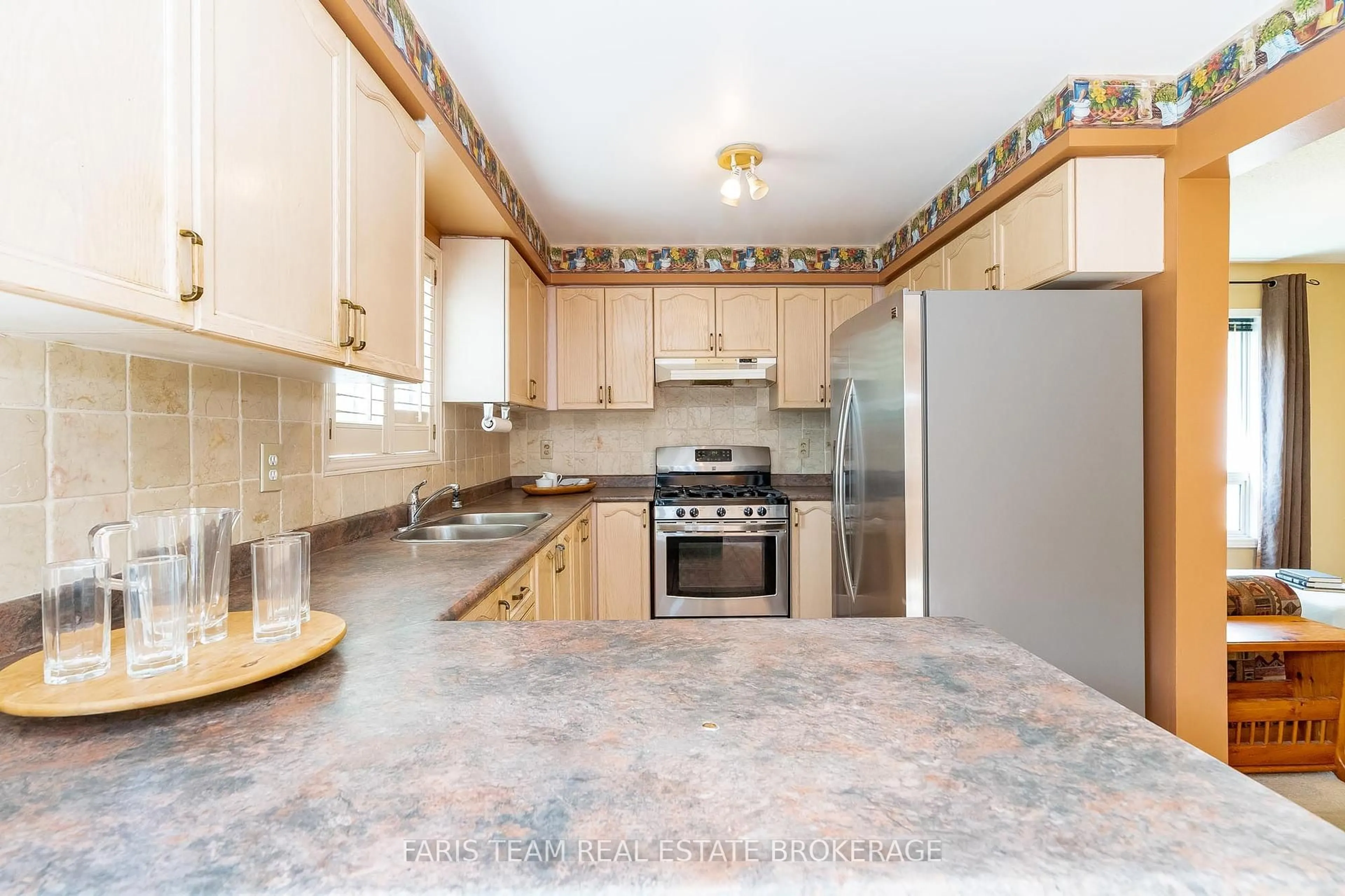 Standard kitchen, unknown for 230 Mary Anne Dr, Barrie Ontario L4N 7R2