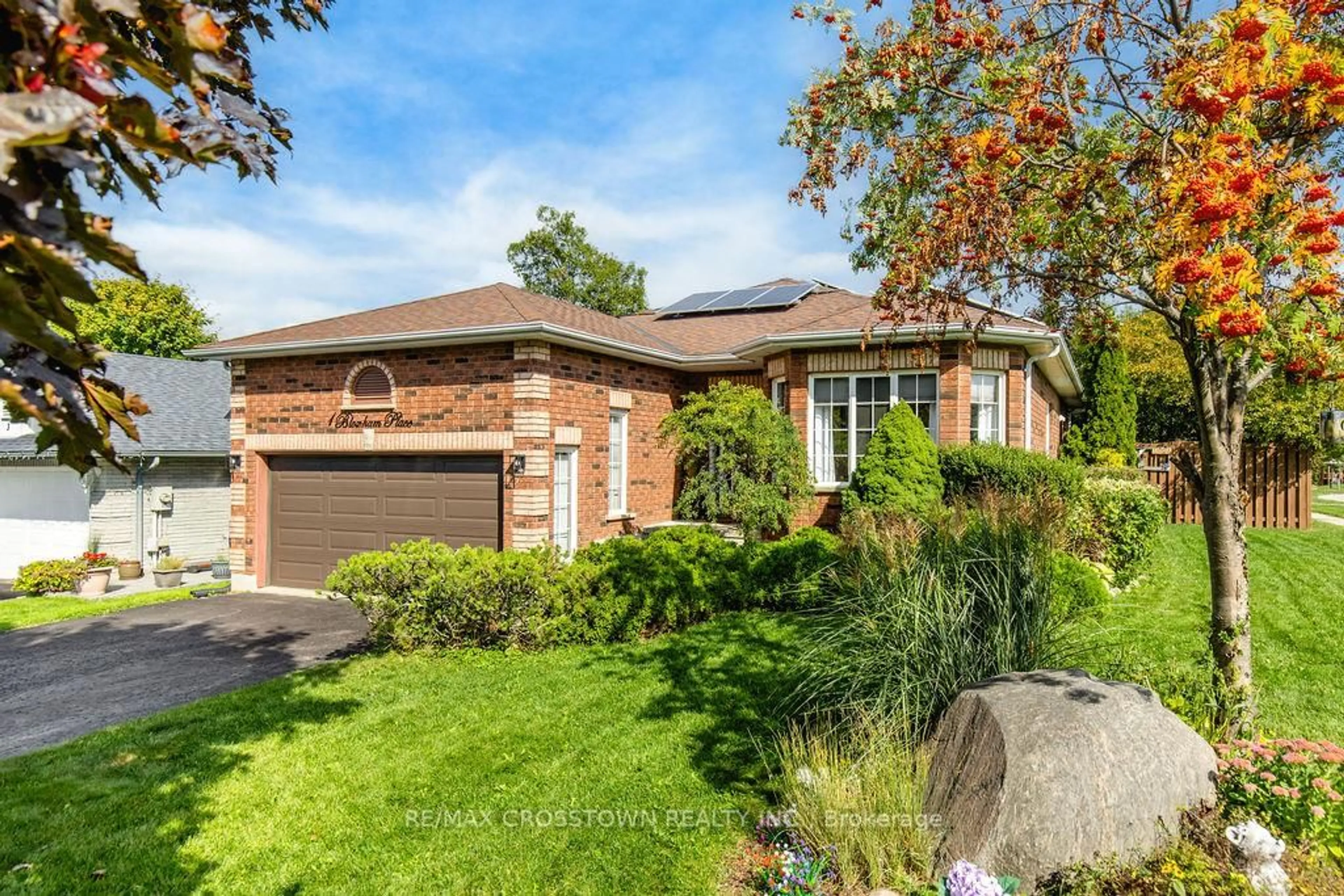 Home with brick exterior material, street for 1 Bloxham Pl, Barrie Ontario L4N 9K3