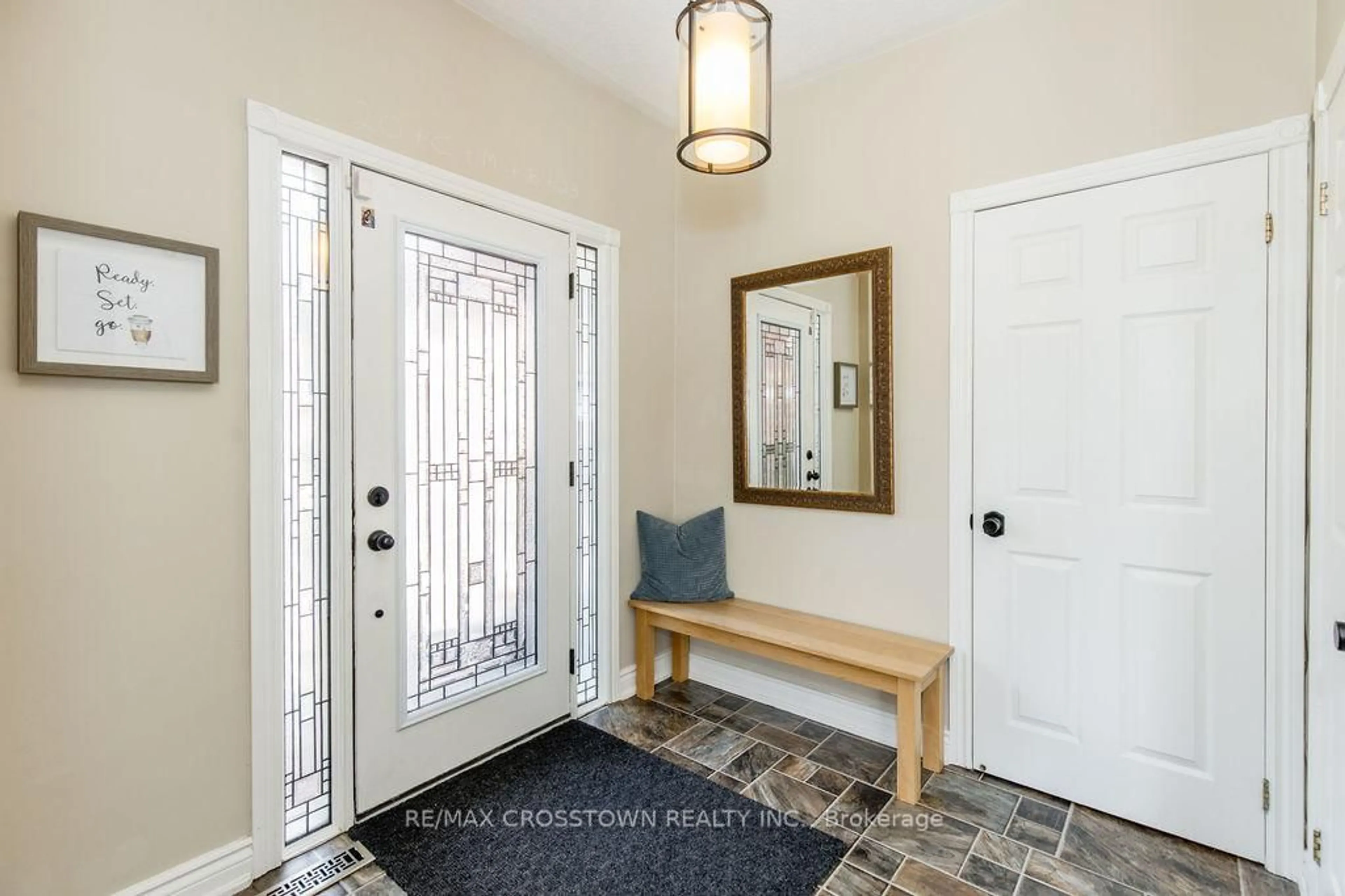 Indoor entryway for 1 Bloxham Pl, Barrie Ontario L4N 9K3