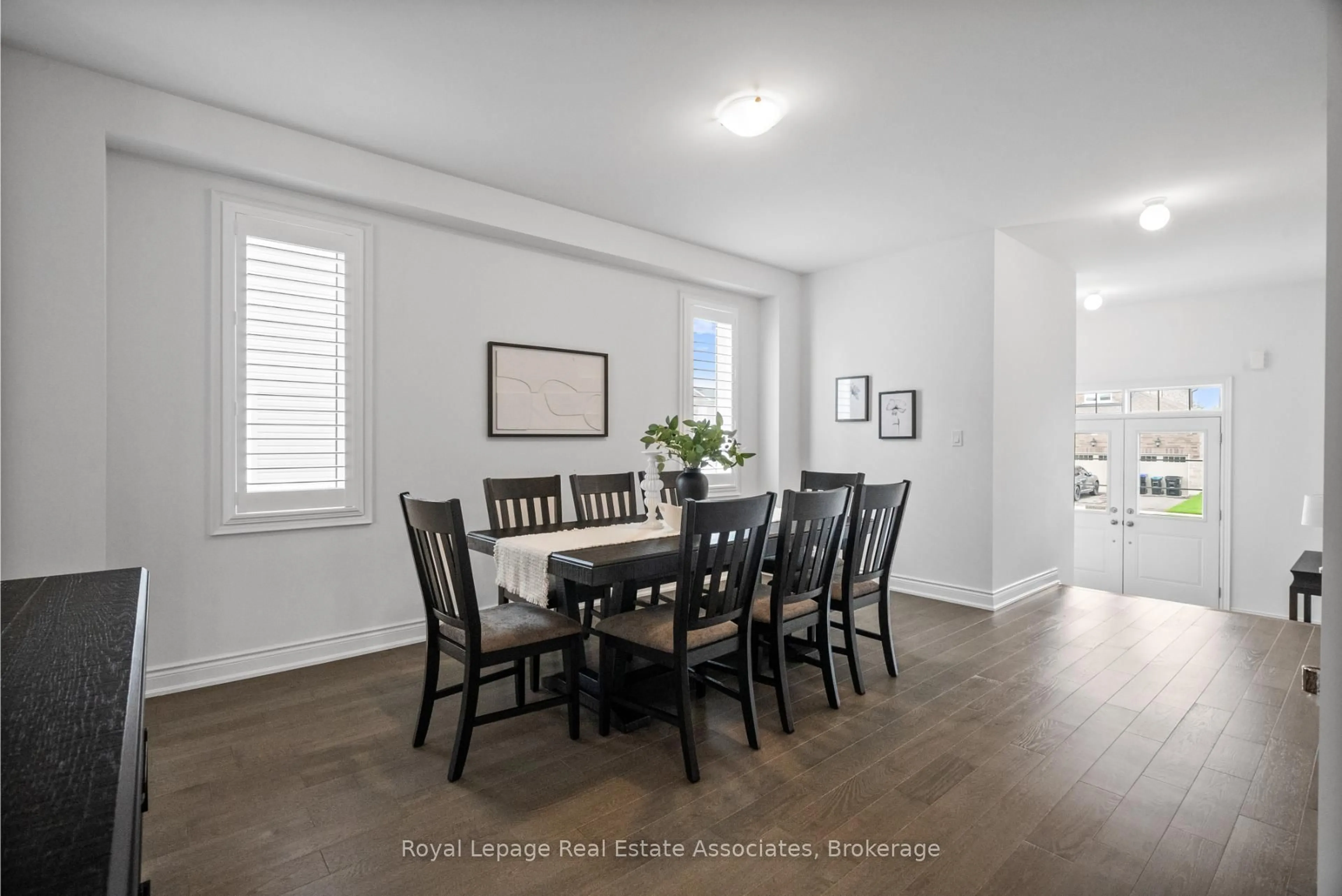 Dining room, wood/laminate floor for 12 Emerald St, Wasaga Beach Ontario L9Z 0K8