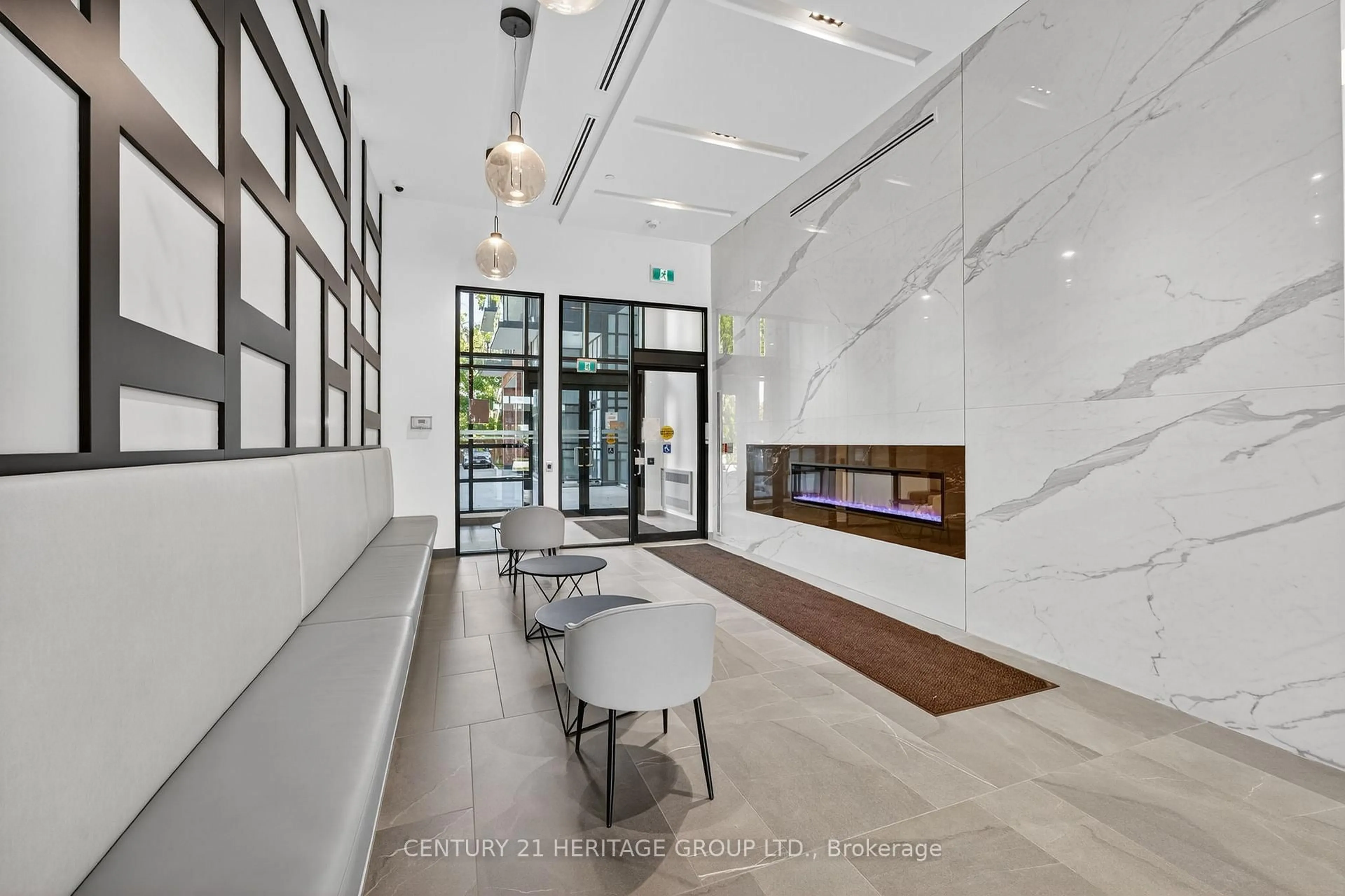 Indoor foyer for 681 Yonge St #603, Barrie Ontario L9J 0K1
