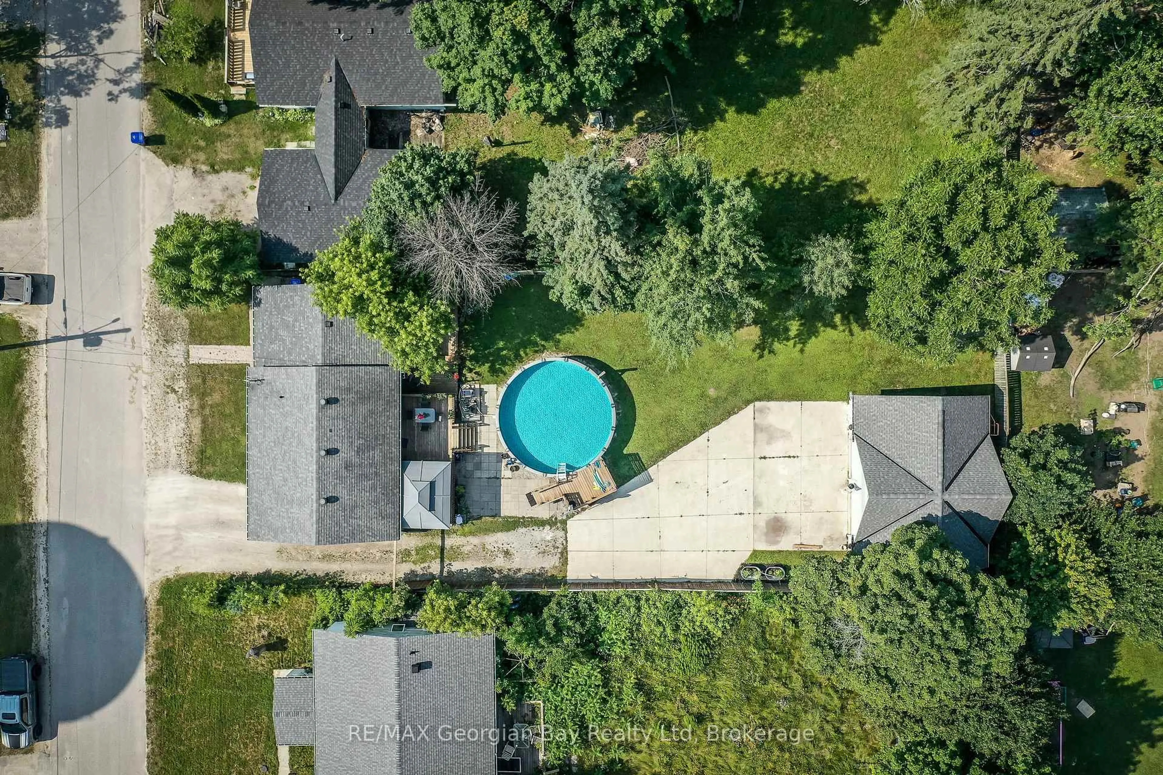 A pic from outside/outdoor area/front of a property/back of a property/a pic from drone, street for 200 Jephson St, Tay Ontario L0K 2A0
