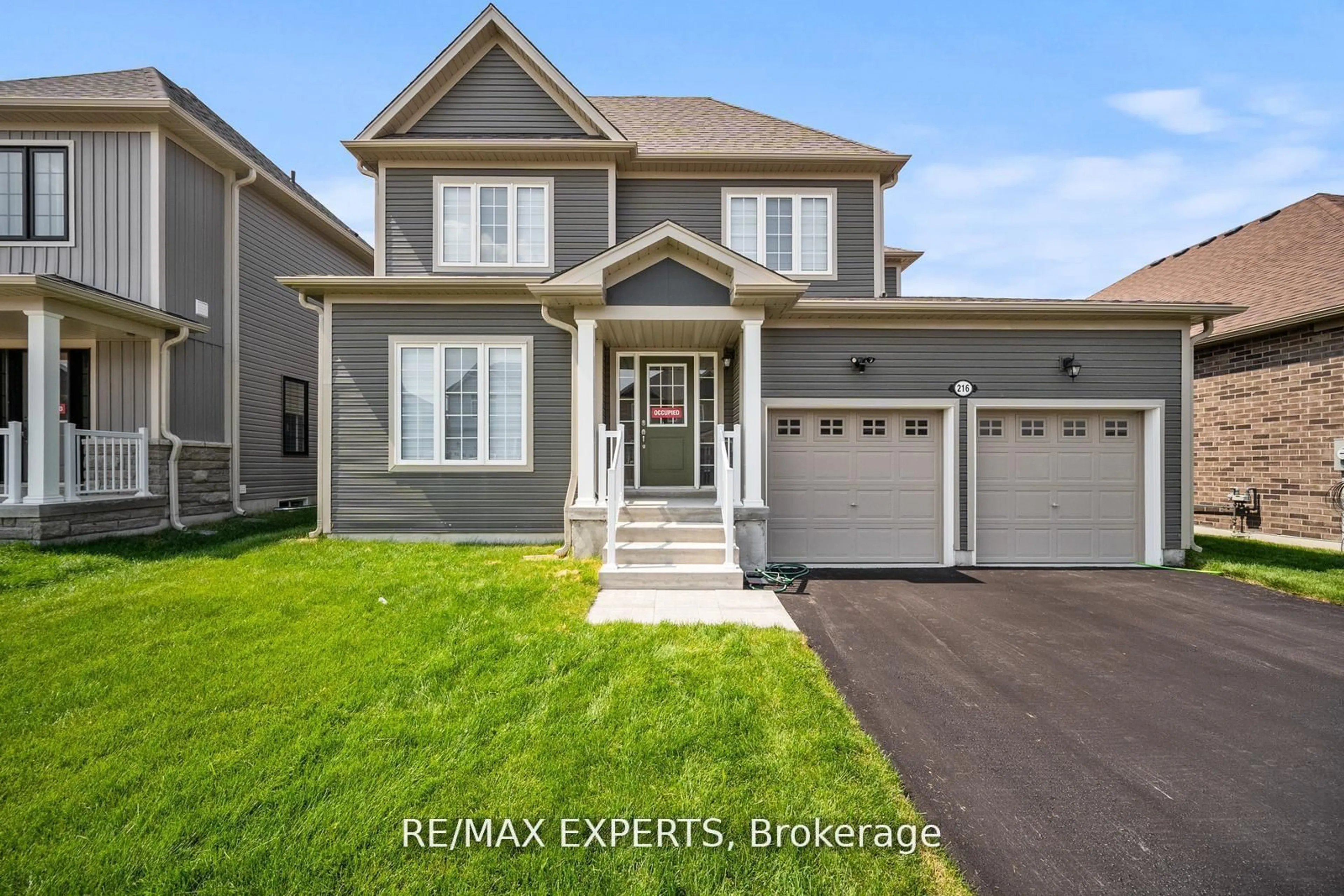 Home with vinyl exterior material, street for 216 Cubitt St, Clearview Ontario L0M 1S0