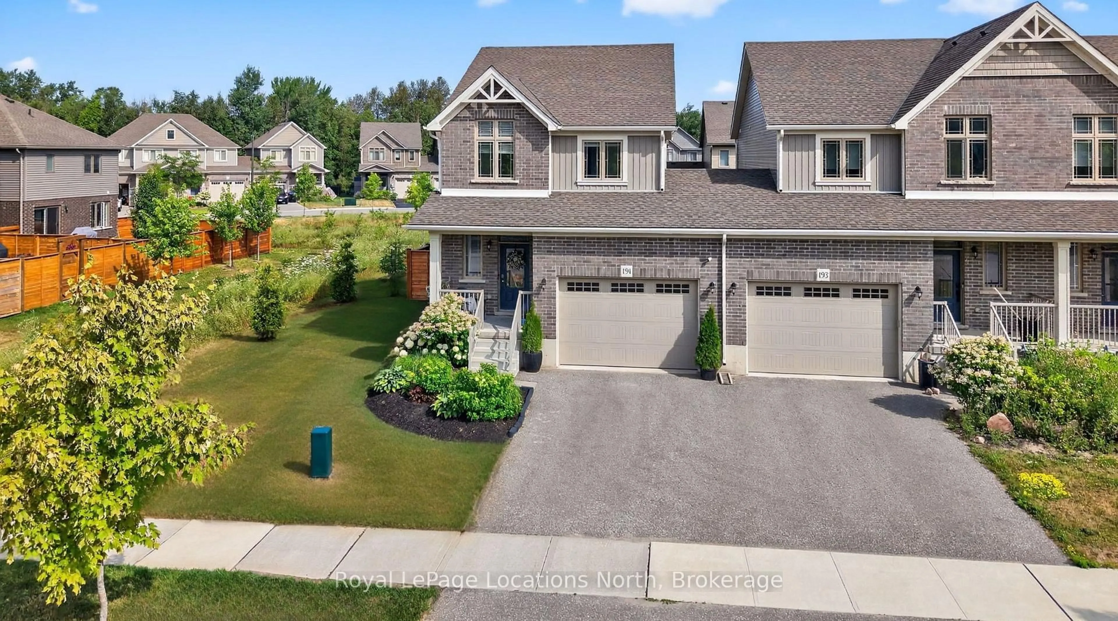 A pic from outside/outdoor area/front of a property/back of a property/a pic from drone, street for 191 Collins St, Collingwood Ontario L9Y 1M5
