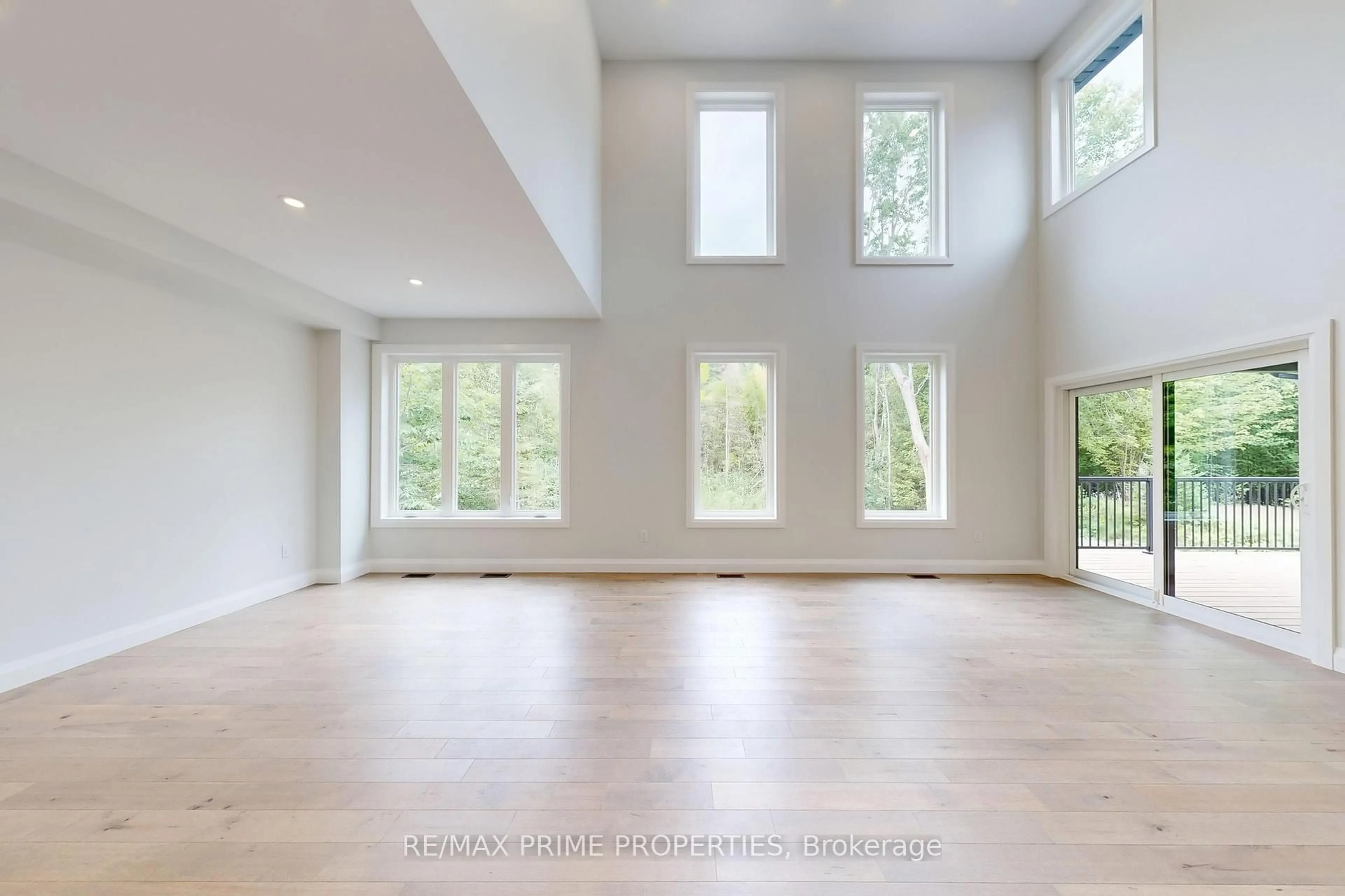 Indoor foyer for 118 Valerie Cres, Wasaga Beach Ontario L9Z 2P8
