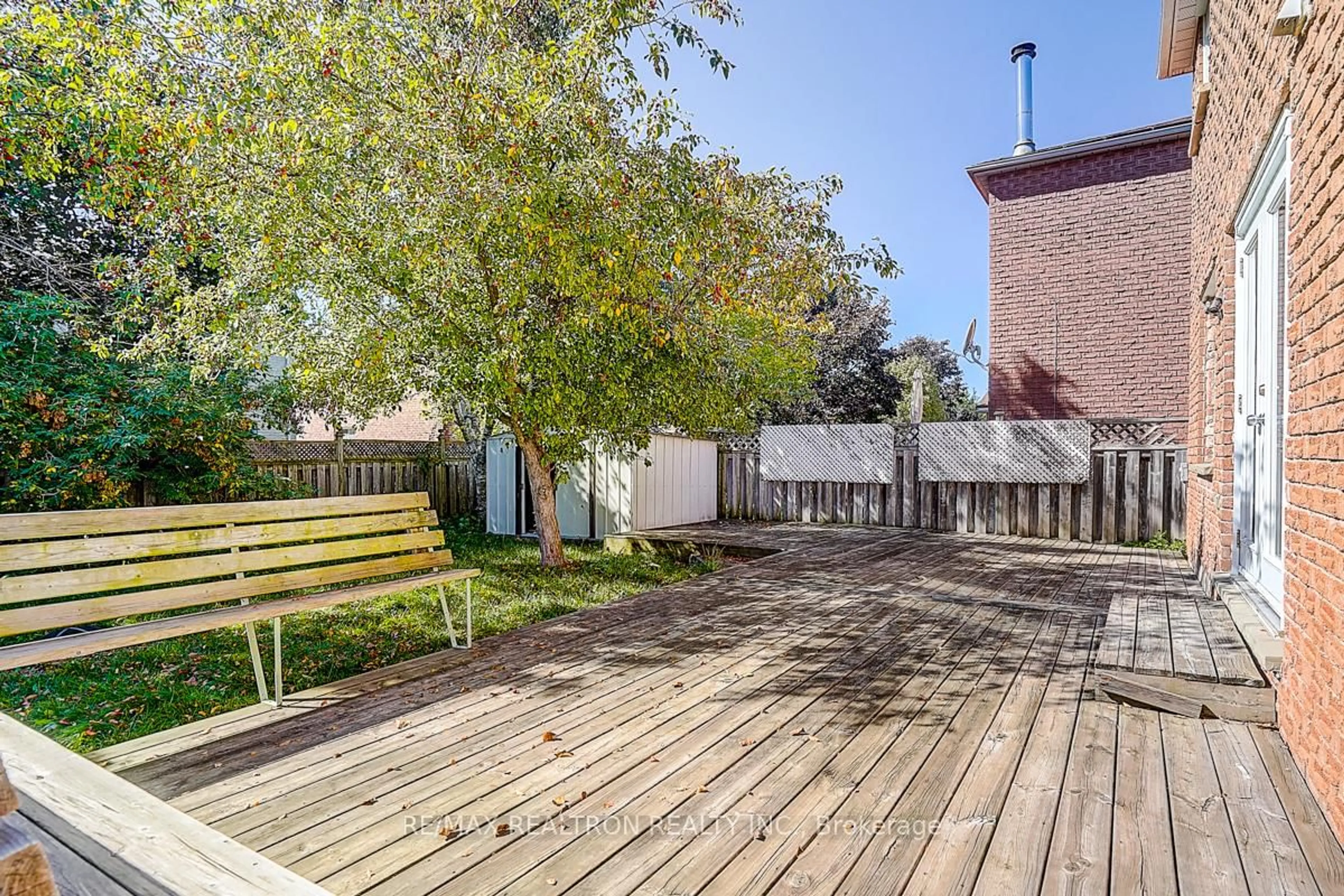 Patio, street for 31 Blair Cres, Barrie Ontario L4M 5Y7