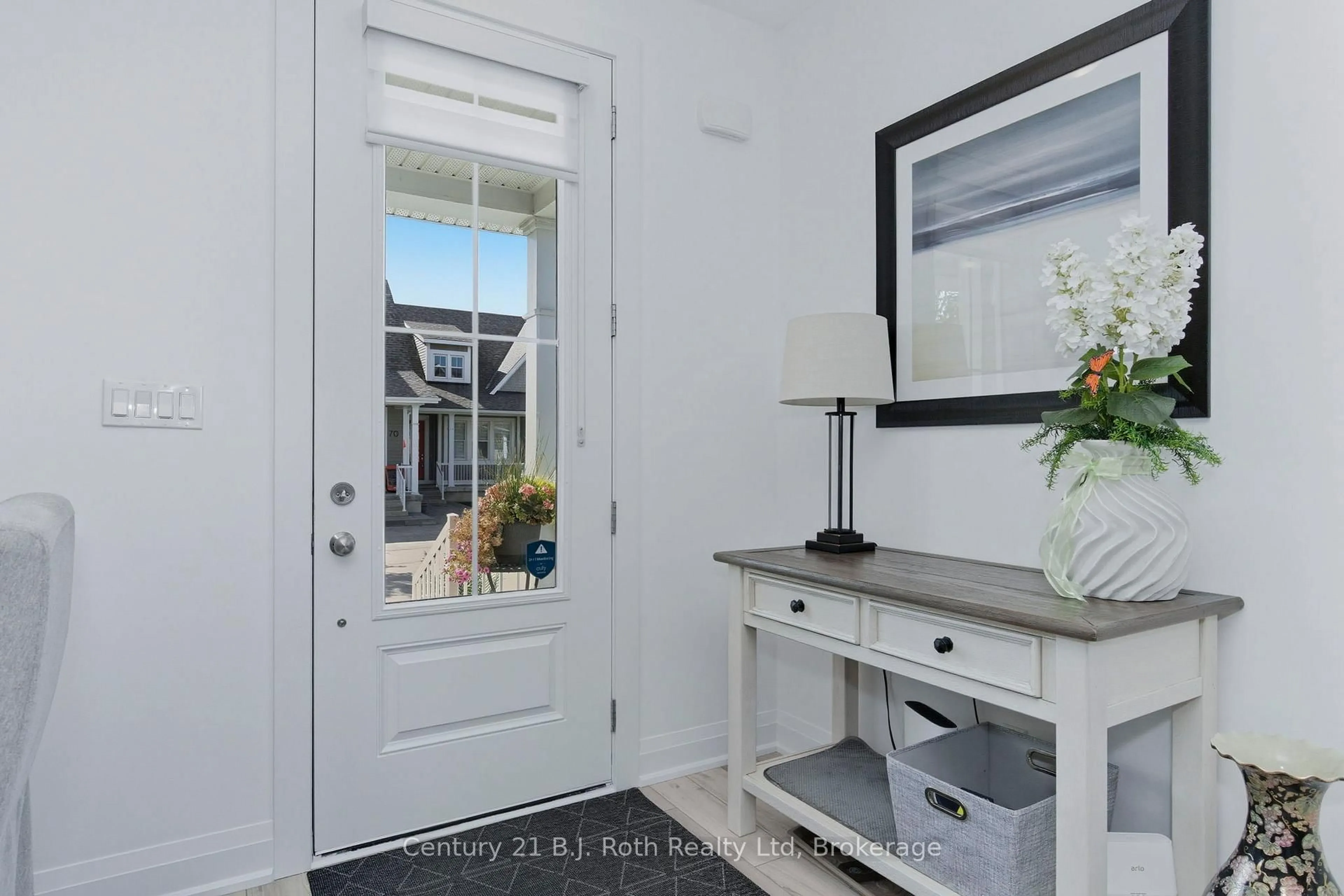 Indoor entryway for 67 Discovery Tr, Midland Ontario L4K 0H5