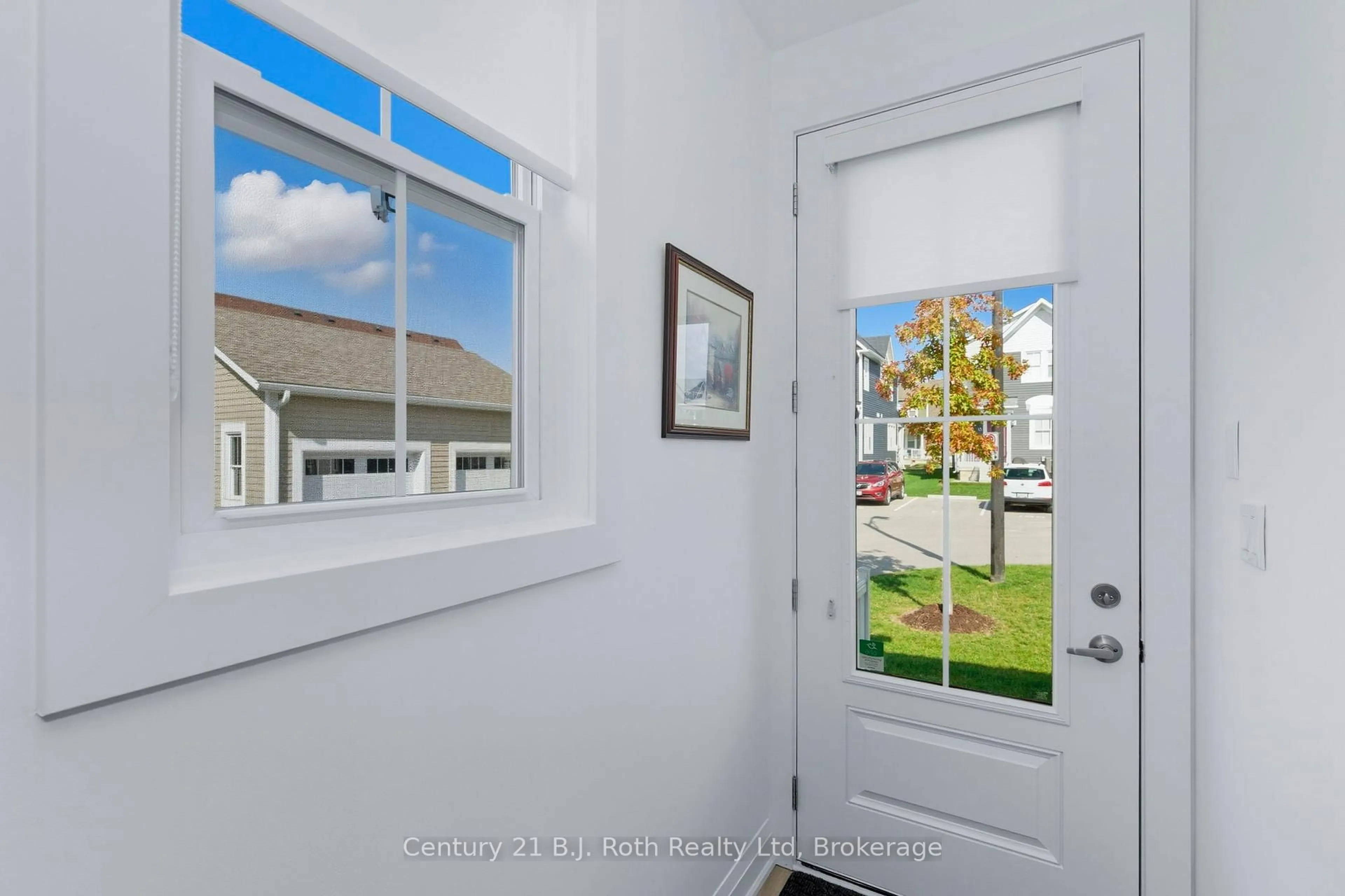 Indoor entryway for 67 Discovery Tr, Midland Ontario L4K 0H5