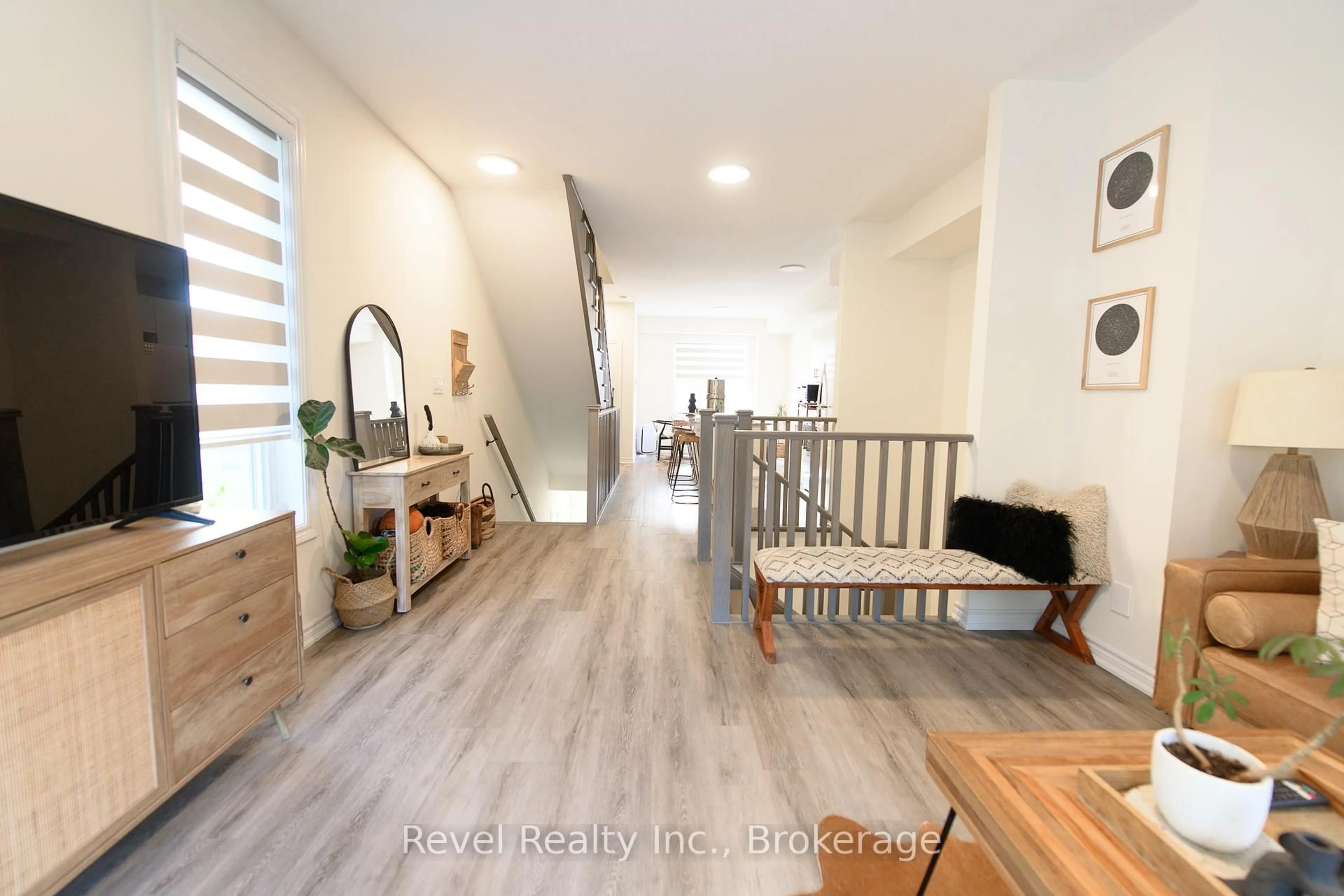 Indoor entryway for 14 WINTERS Cres, Collingwood Ontario L9Y 5T1
