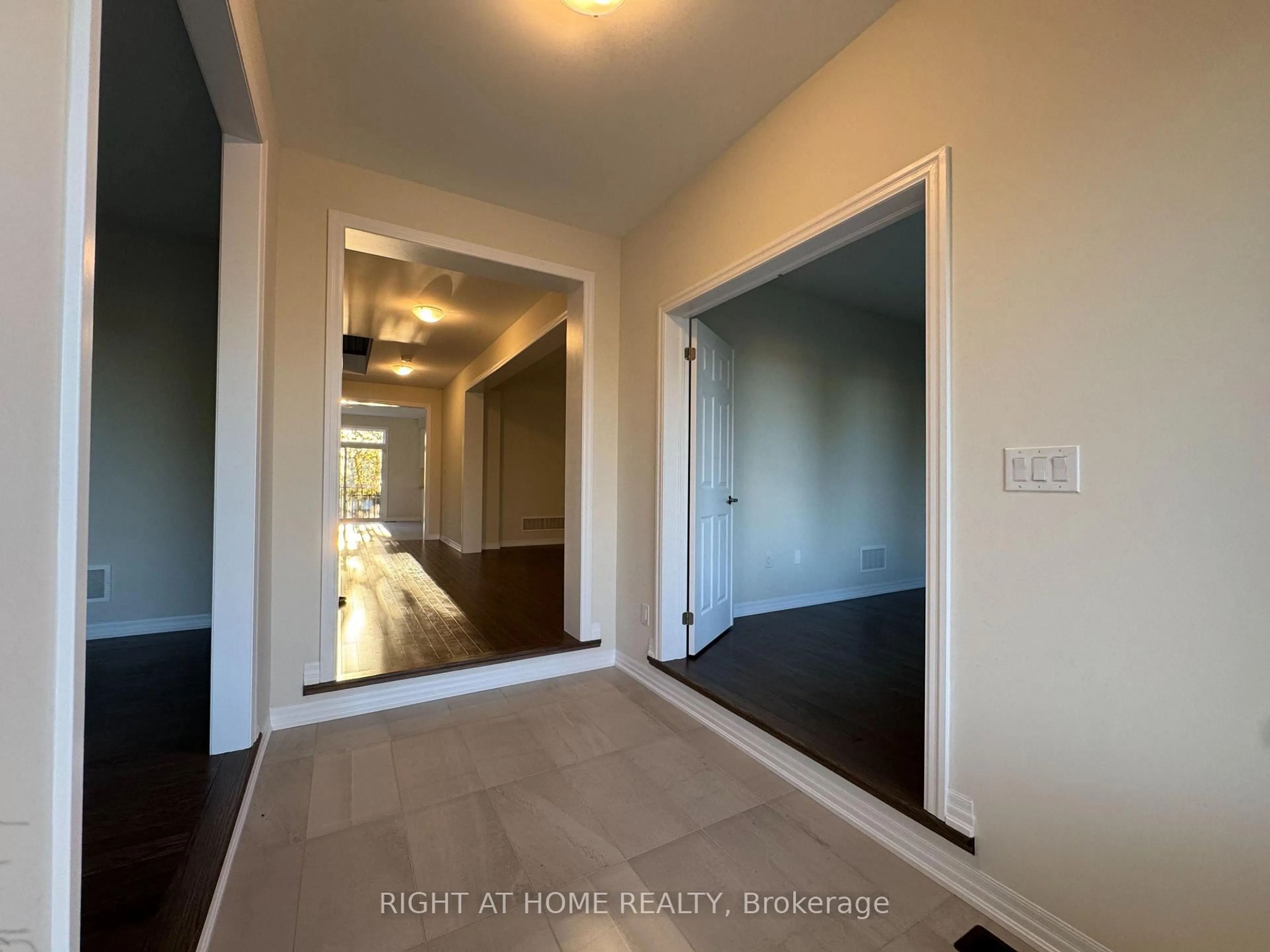 Indoor entryway for 211 Sutherland St, Clearview Ontario L0M 1S0