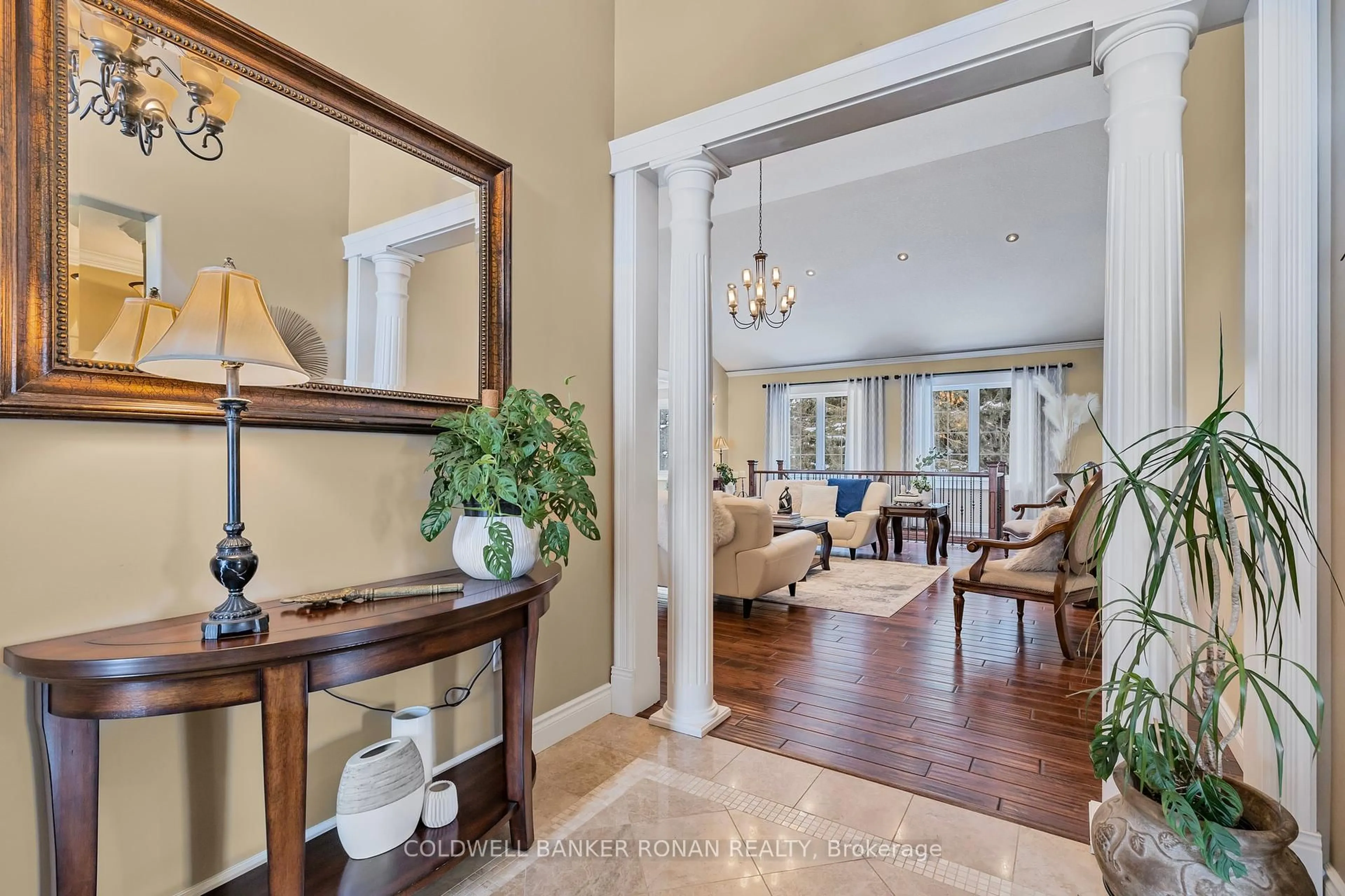 Indoor entryway for 3712 Michael St, Clearview Ontario L0M 1N0