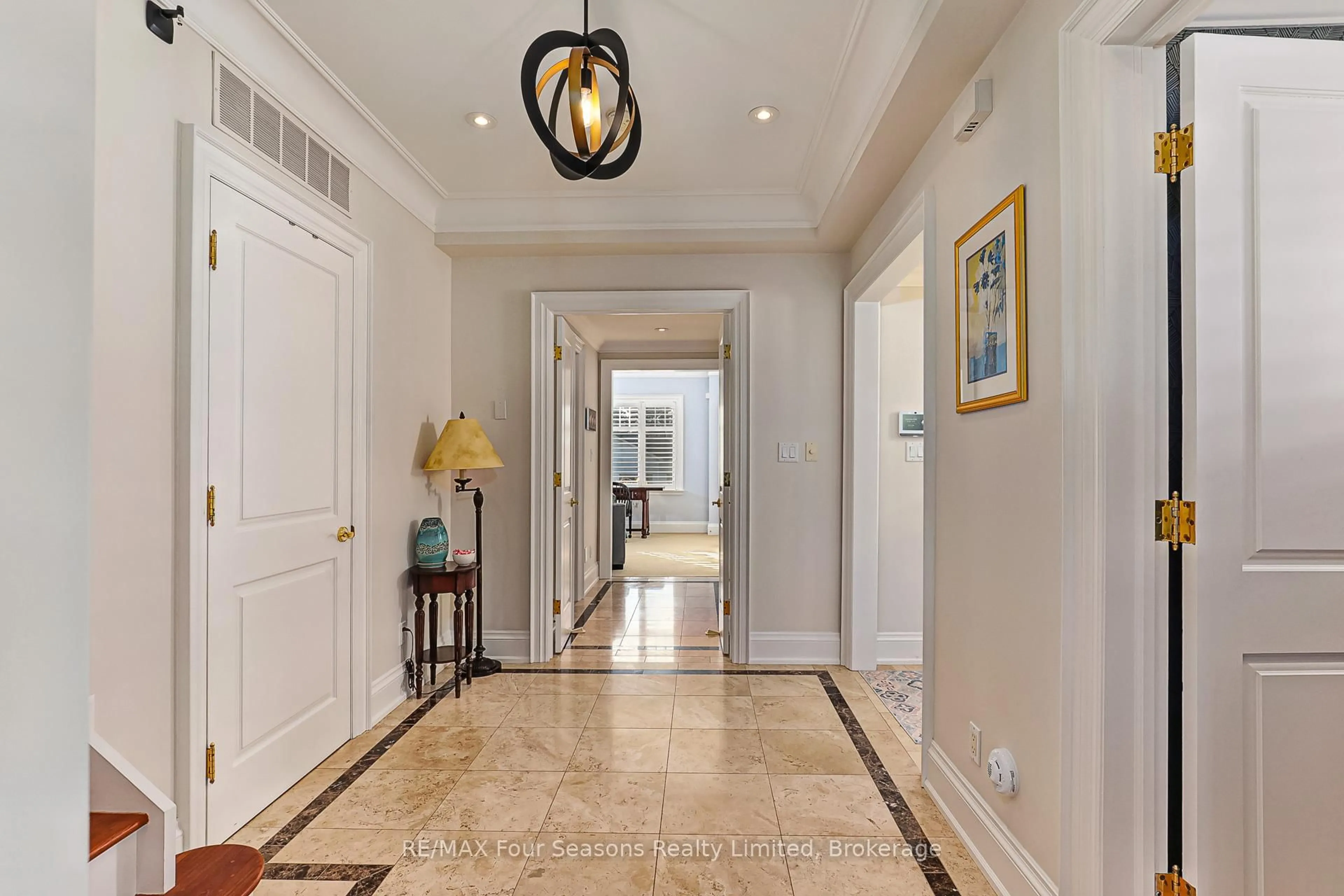 Indoor foyer for 40 Trott Blvd #306, Collingwood Ontario L9Y 5K5