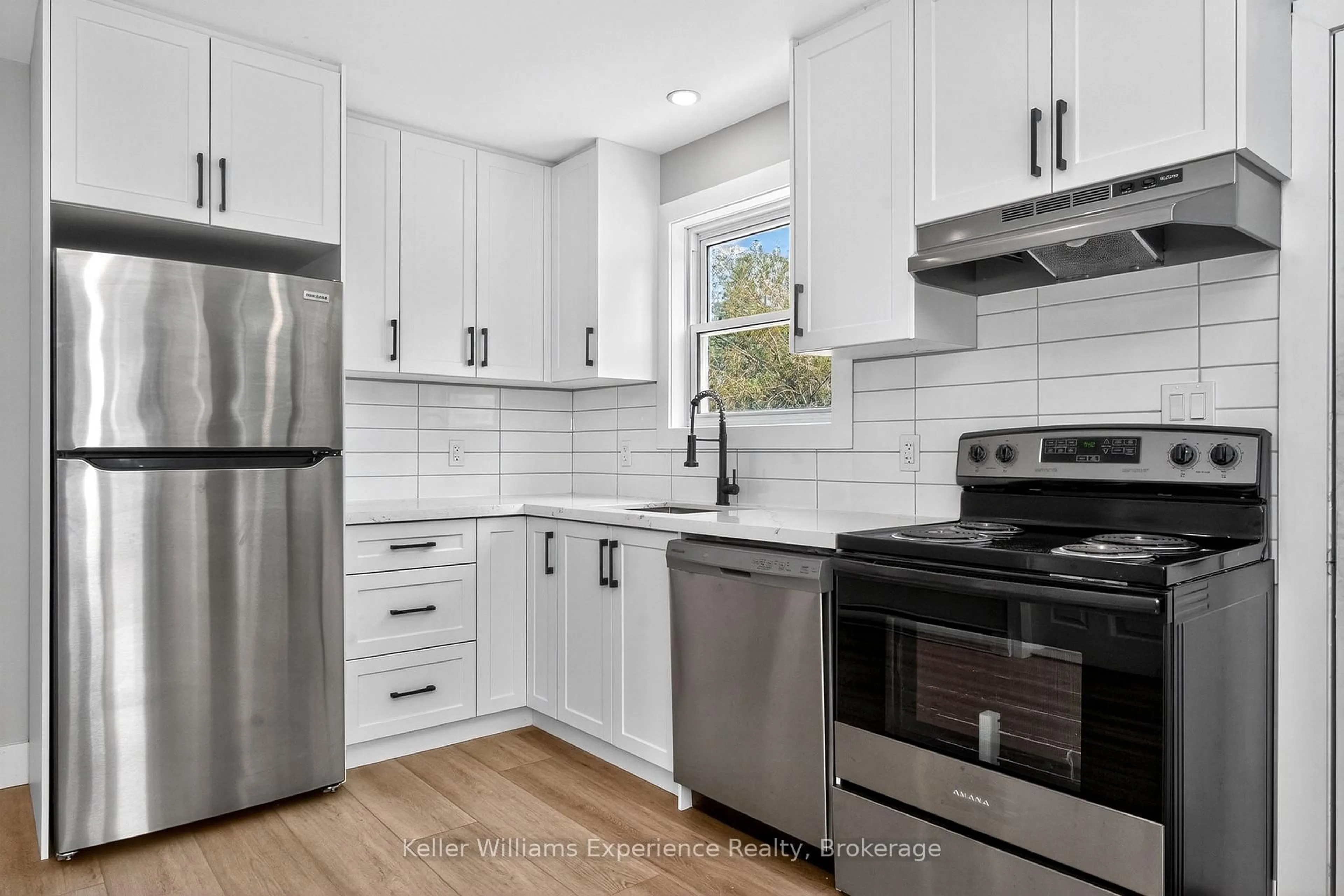 Open concept kitchen, ceramic/tile floor for 10 Levi Simon Tr, Penetanguishene Ontario L9M 1A4