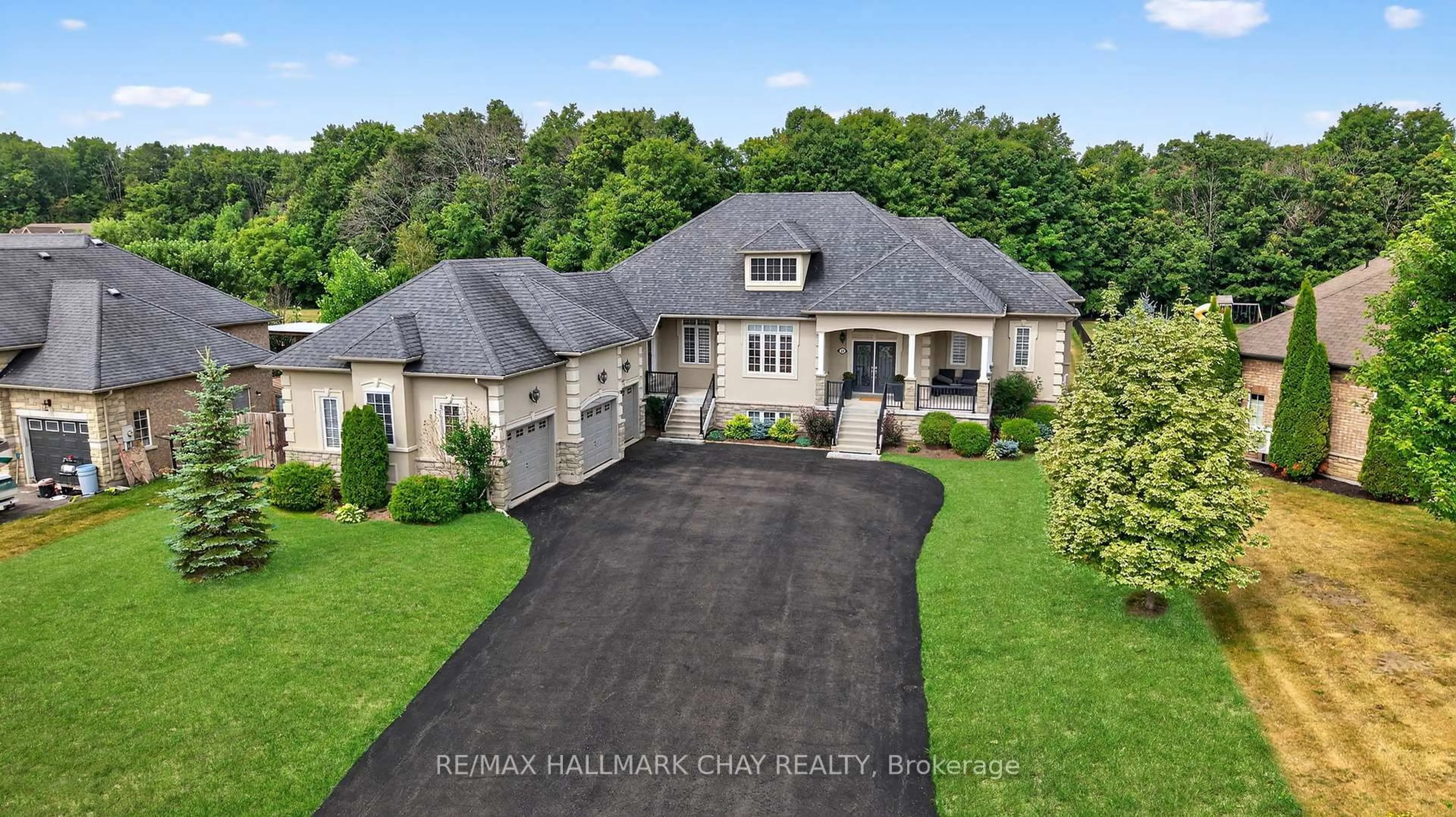 A pic from outside/outdoor area/front of a property/back of a property/a pic from drone, unknown for 16 Basswood Dr, Wasaga Beach Ontario L9Z 0A9