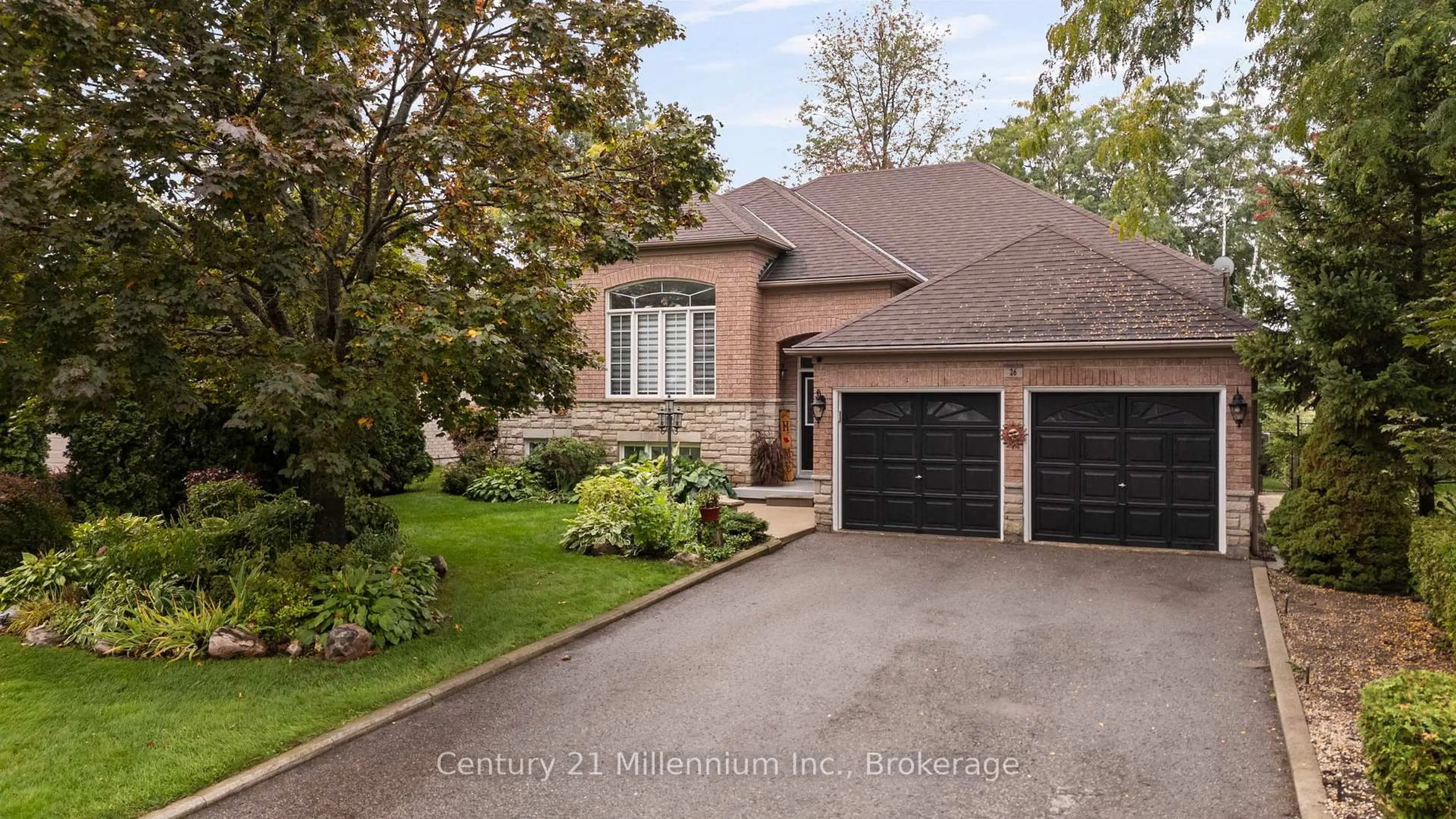 Home with brick exterior material, street for 26 Regina Blvd, Wasaga Beach Ontario L9Z 1H7