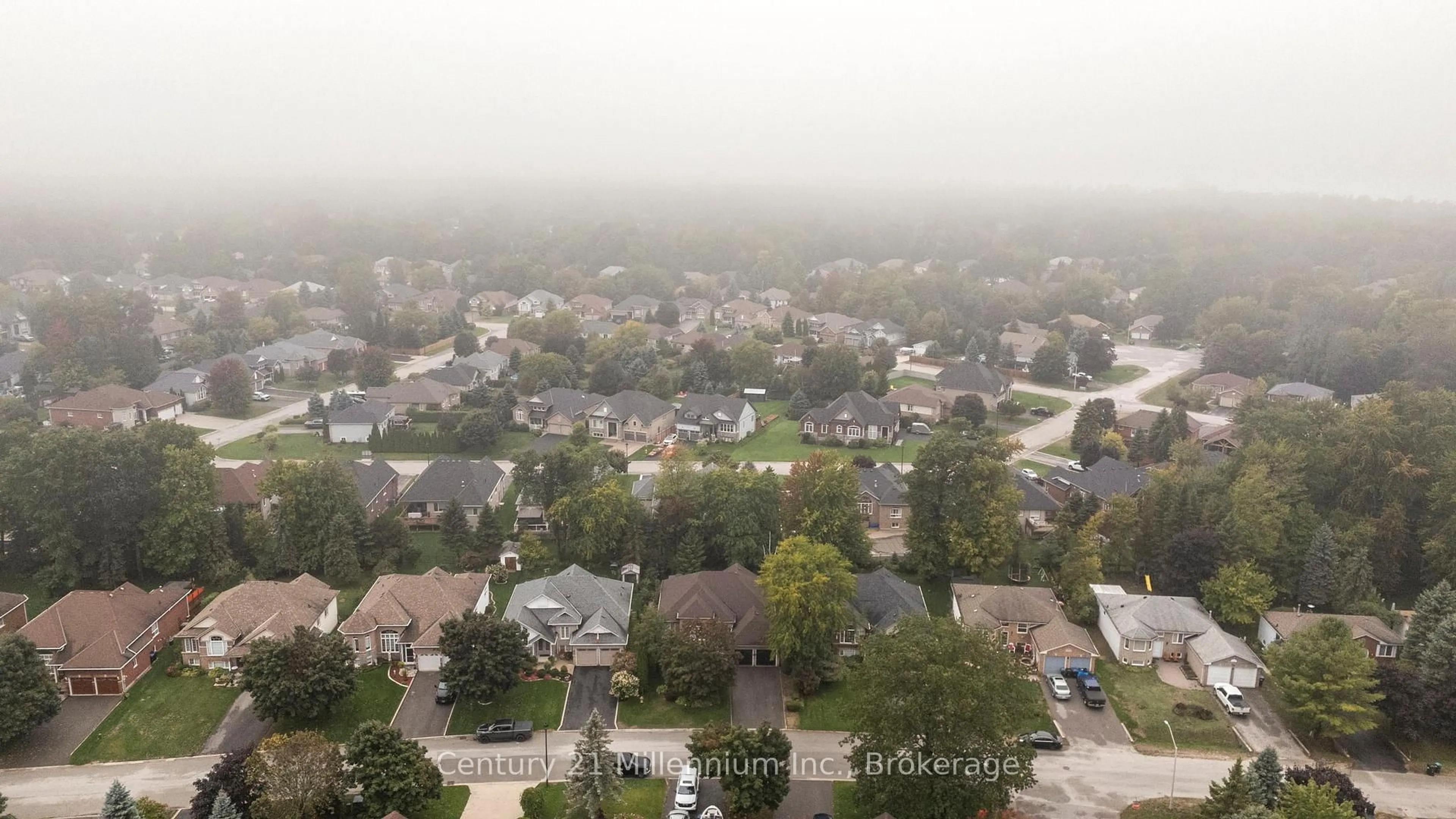 A pic from outside/outdoor area/front of a property/back of a property/a pic from drone, unknown for 26 Regina Blvd, Wasaga Beach Ontario L9Z 1H7