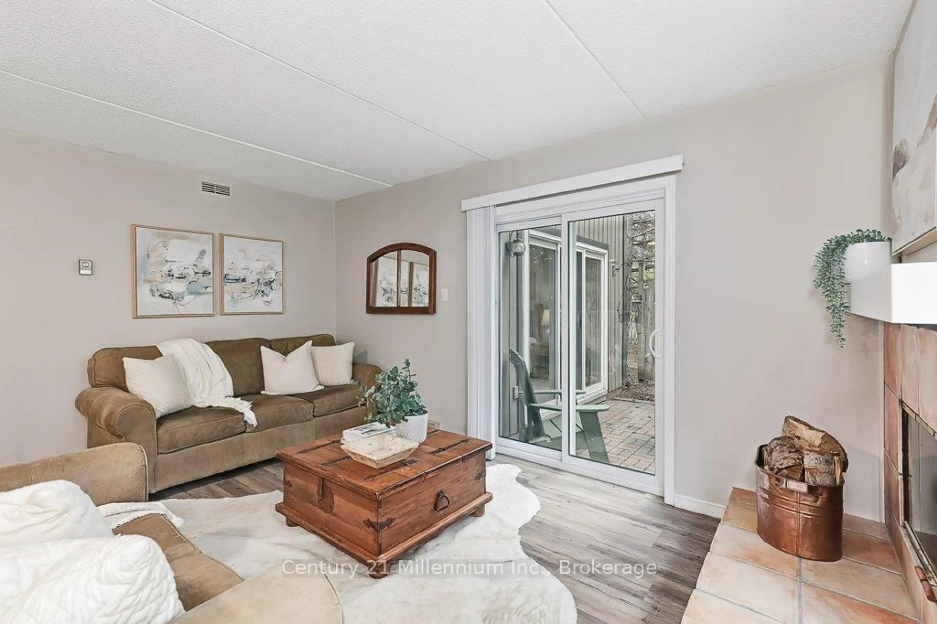 Living room with furniture, unknown for 409 Mariners Way #24, Collingwood Ontario L9Y 5C7
