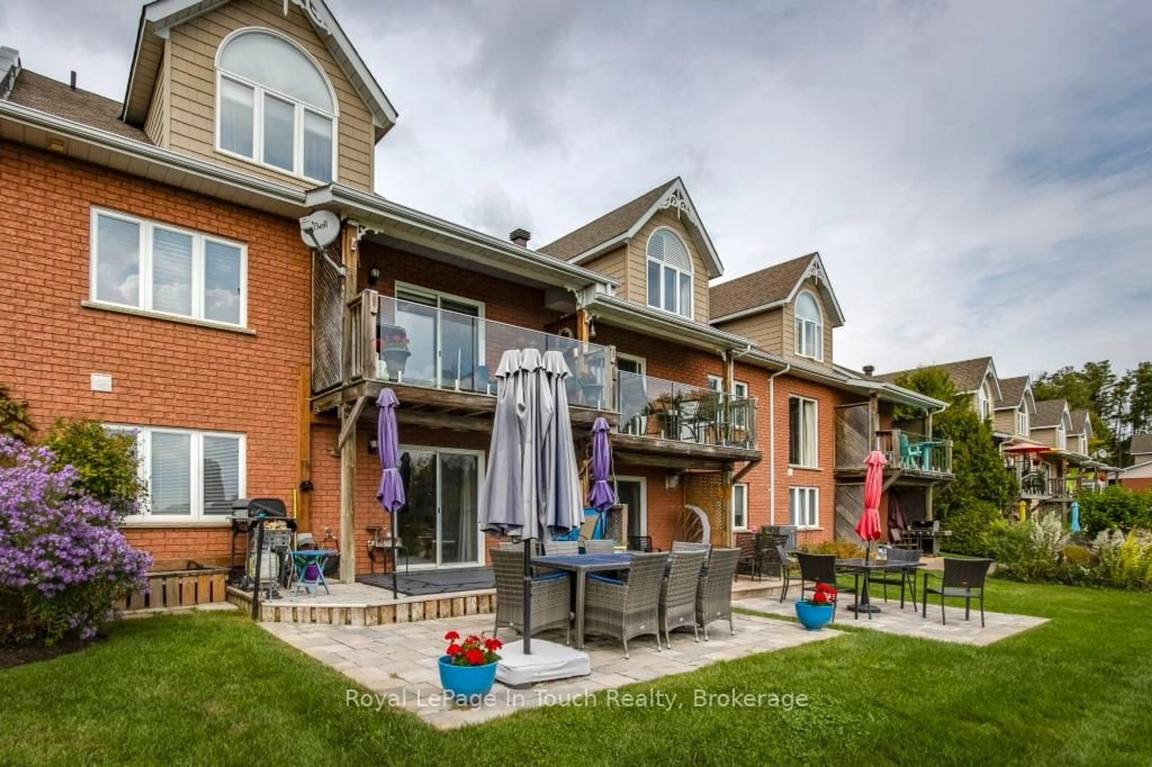 Patio, unknown for 839 Sarah Blvd, Midland Ontario L4R 5M1