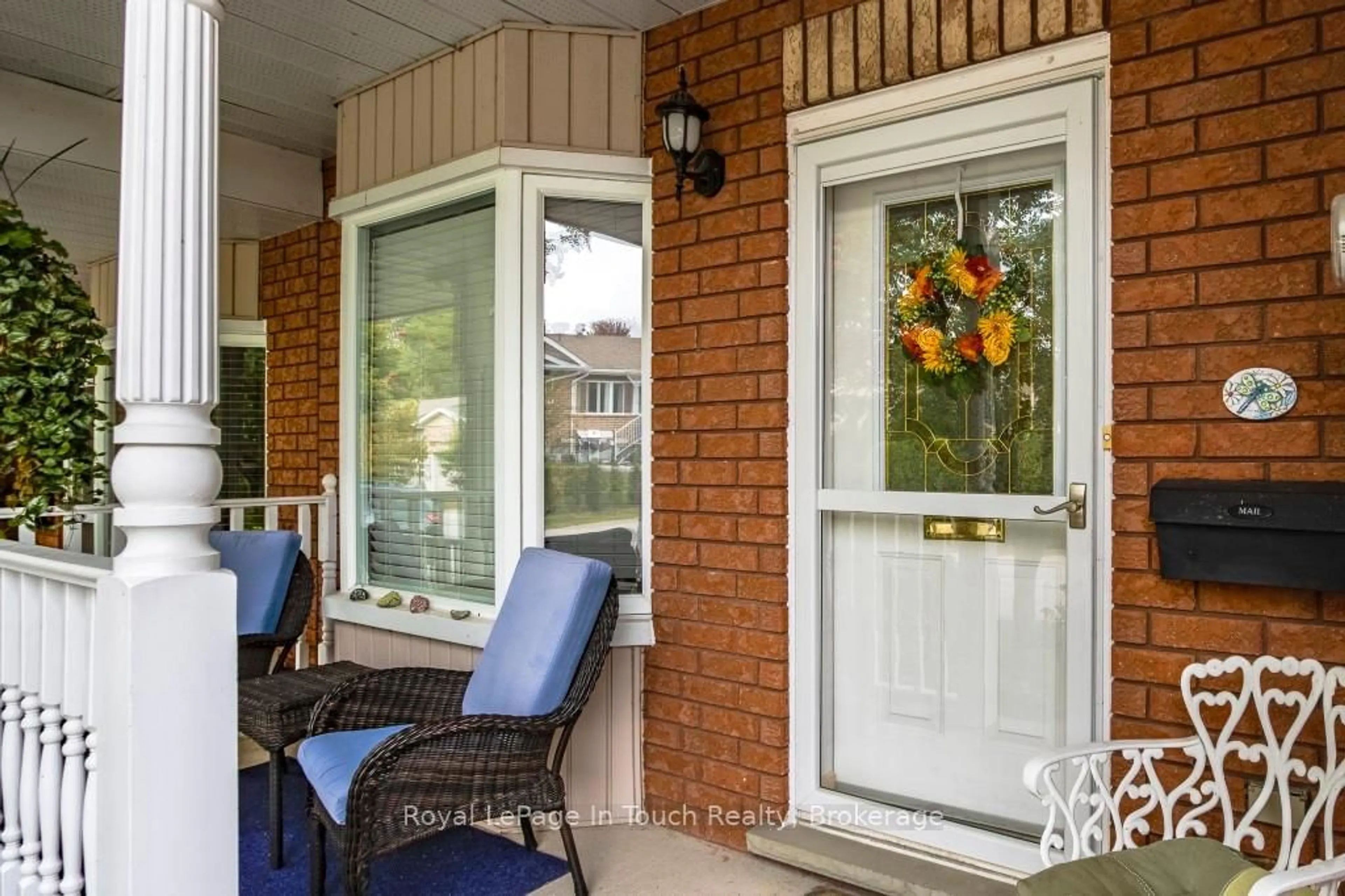 Patio, street for 839 Sarah Blvd, Midland Ontario L4R 5M1