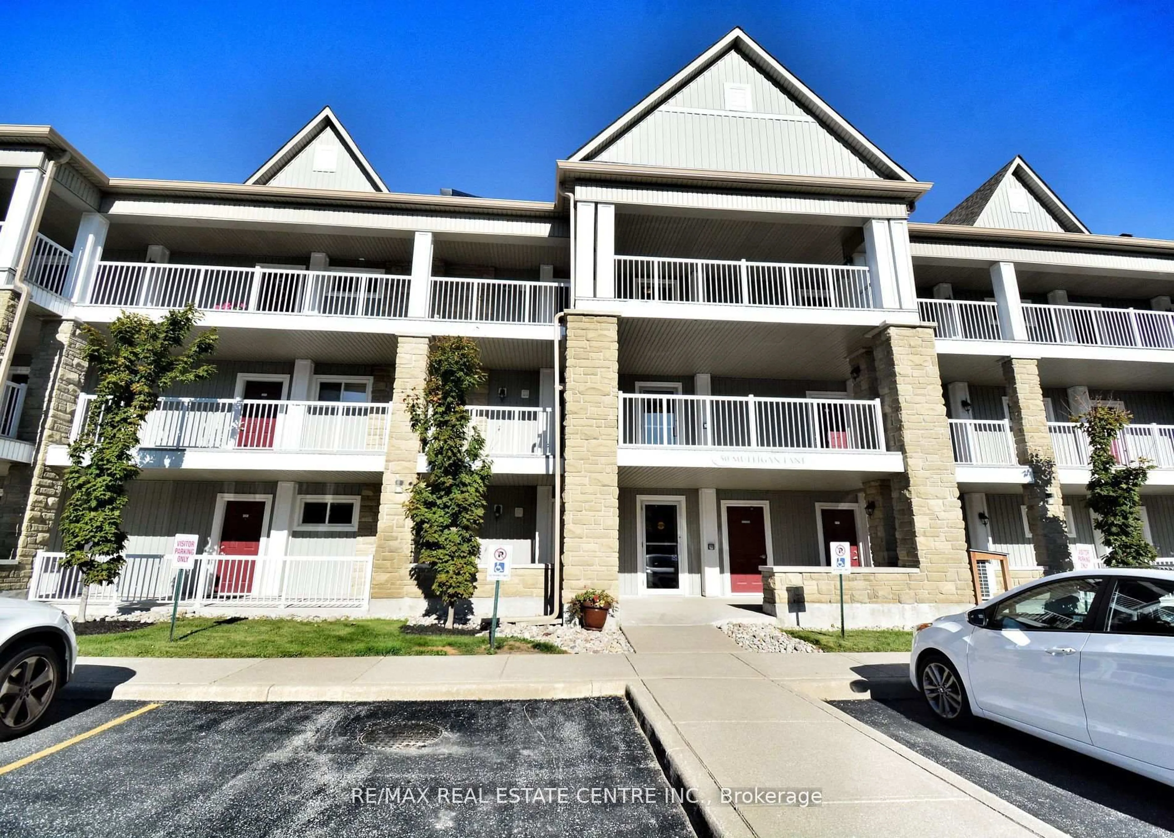 A pic from outside/outdoor area/front of a property/back of a property/a pic from drone, unknown for 50 Mulligan Lane #209, Wasaga Beach Ontario L9Z 0C5