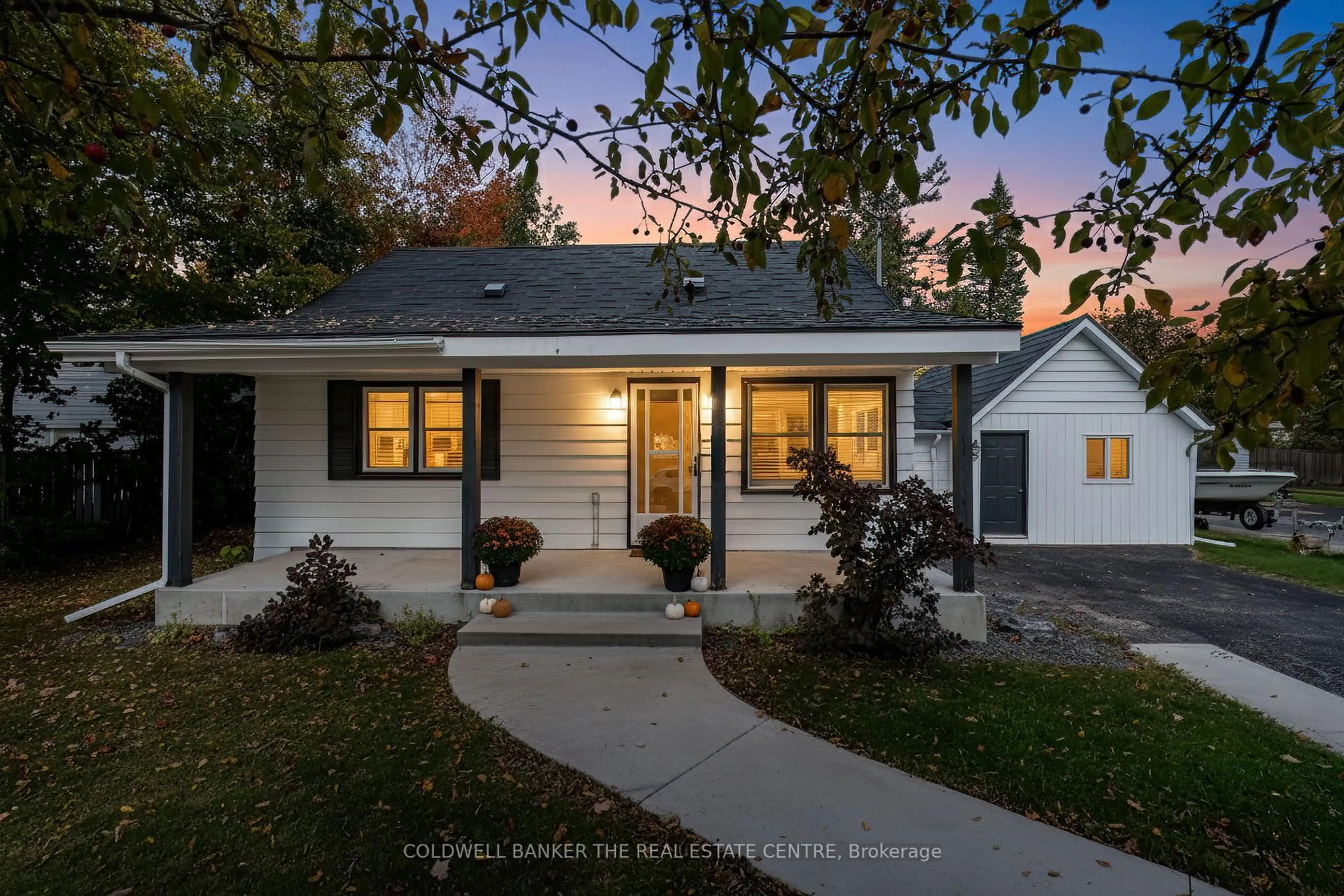 Home with vinyl exterior material, street for 26 George St, Orillia Ontario L3V 2V3