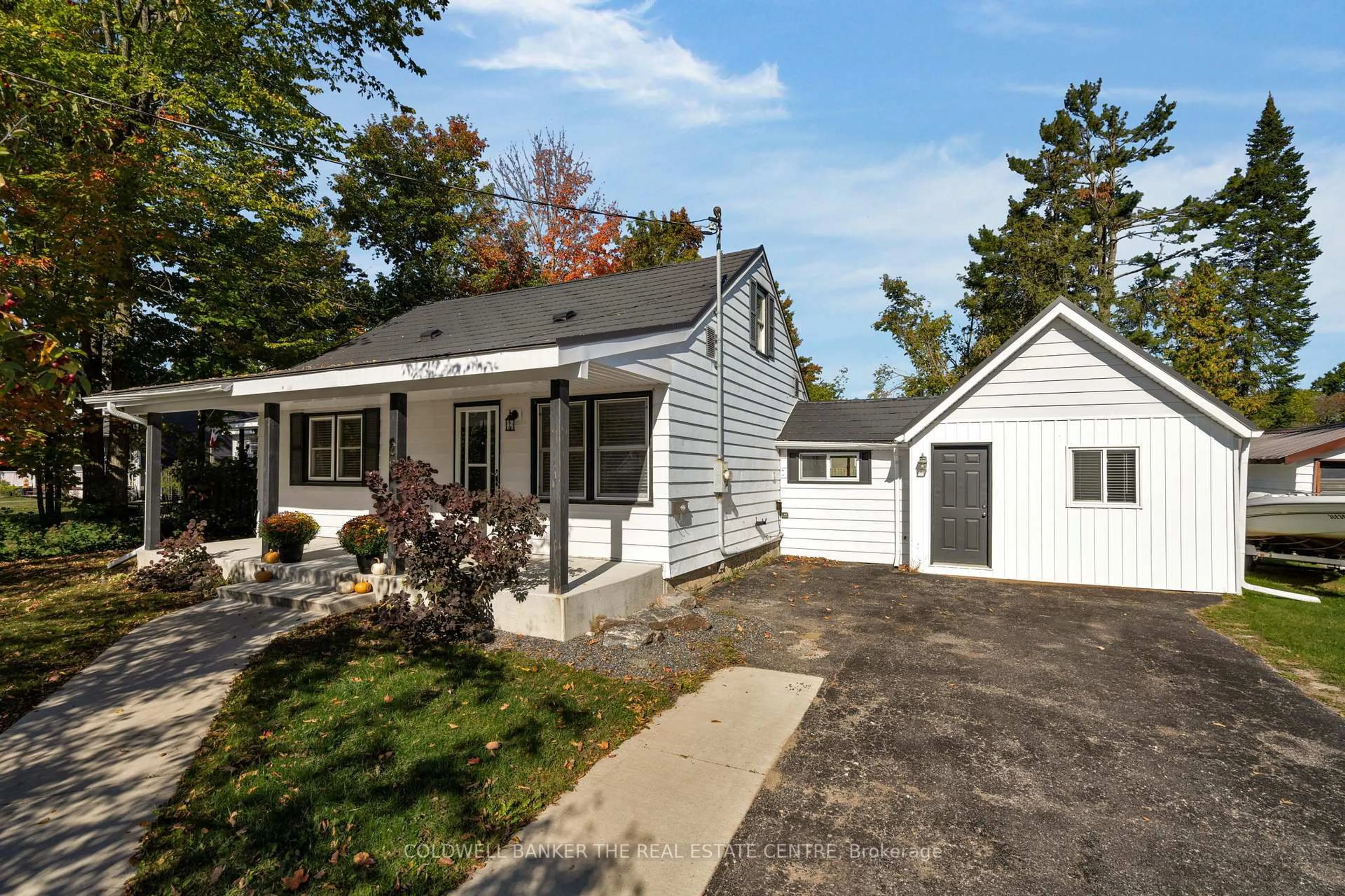 Home with vinyl exterior material, street for 26 George St, Orillia Ontario L3V 2V3